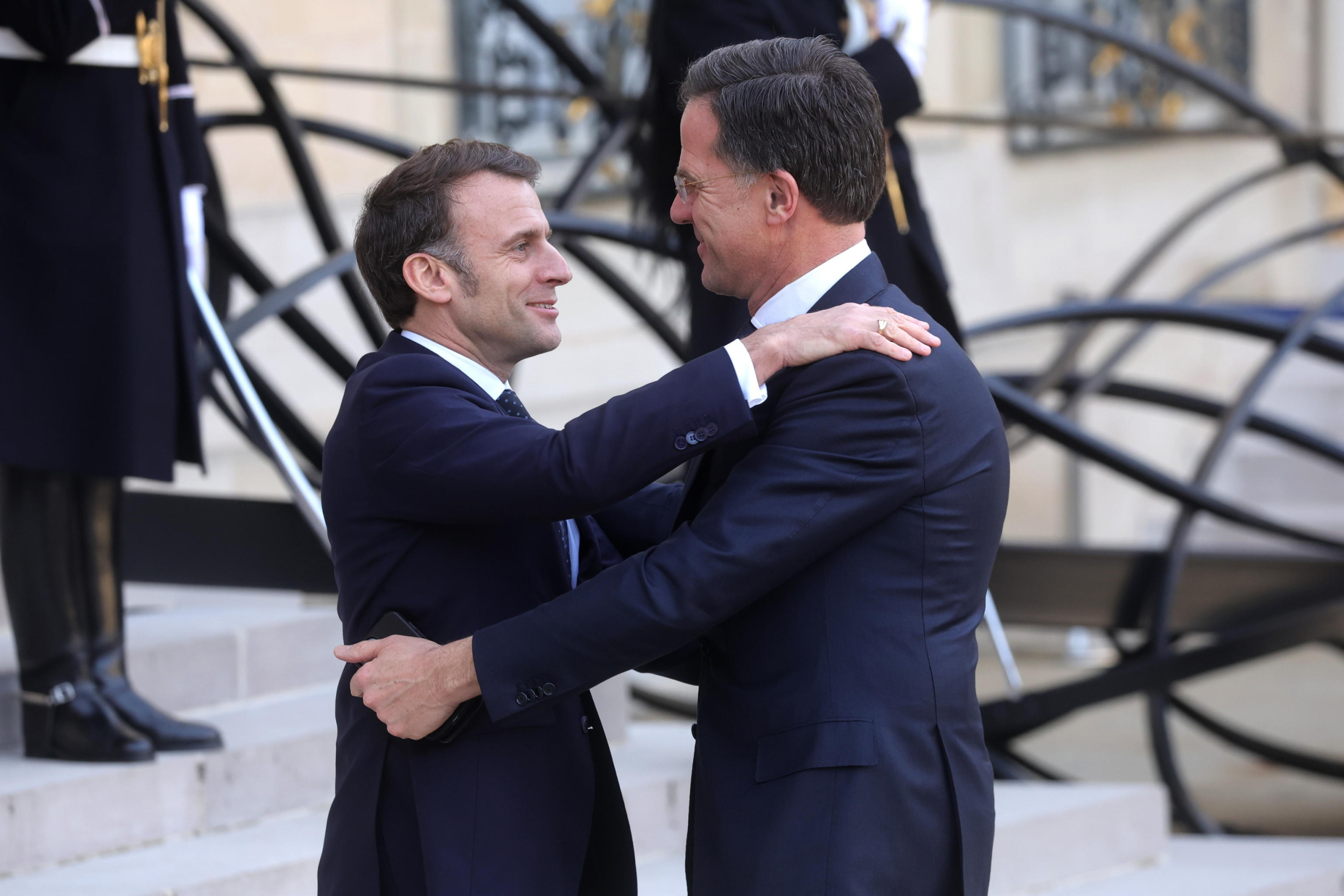 epa11902971 French President Emmanuel Macron (L) welcomes NATO Secretary-General Mark Rutte (R) ahead of a meeting on war in Ukraine and European security at the Elysee Palace in Paris, France, 17 February 2025.  EPA/TERESA SUAREZ