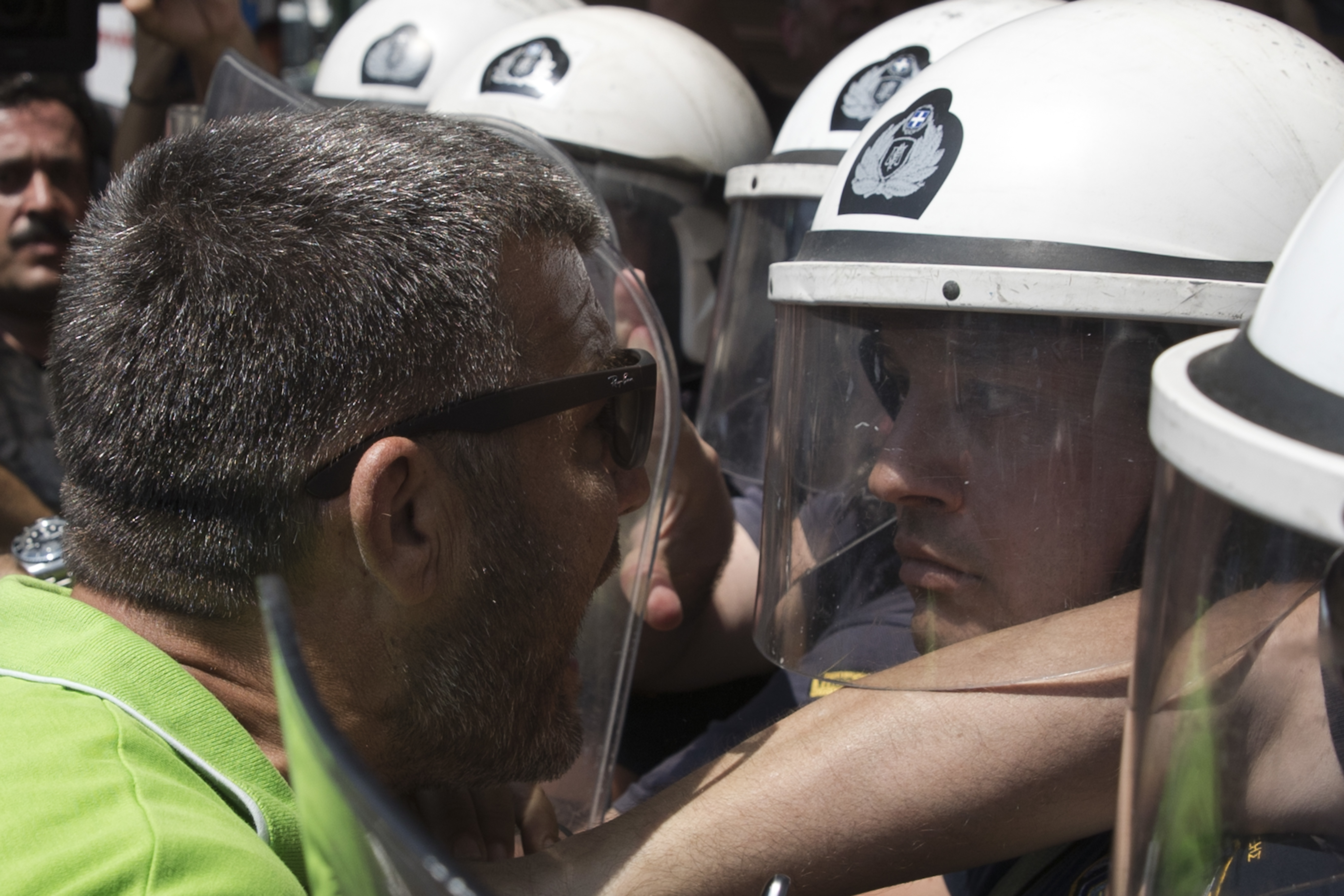 A striking municipal worker argues with a riot police officer guarding the entrance of the Interior Ministry during a protest, in Athens, on Monday June 26, 2017. With a heat wave expected later this week, Greece's government Monday urging striking garbage collectors to return to work after a 10-day protest has left huge piles of trash around Athens. (AP Photo/Petros Giannakouris)