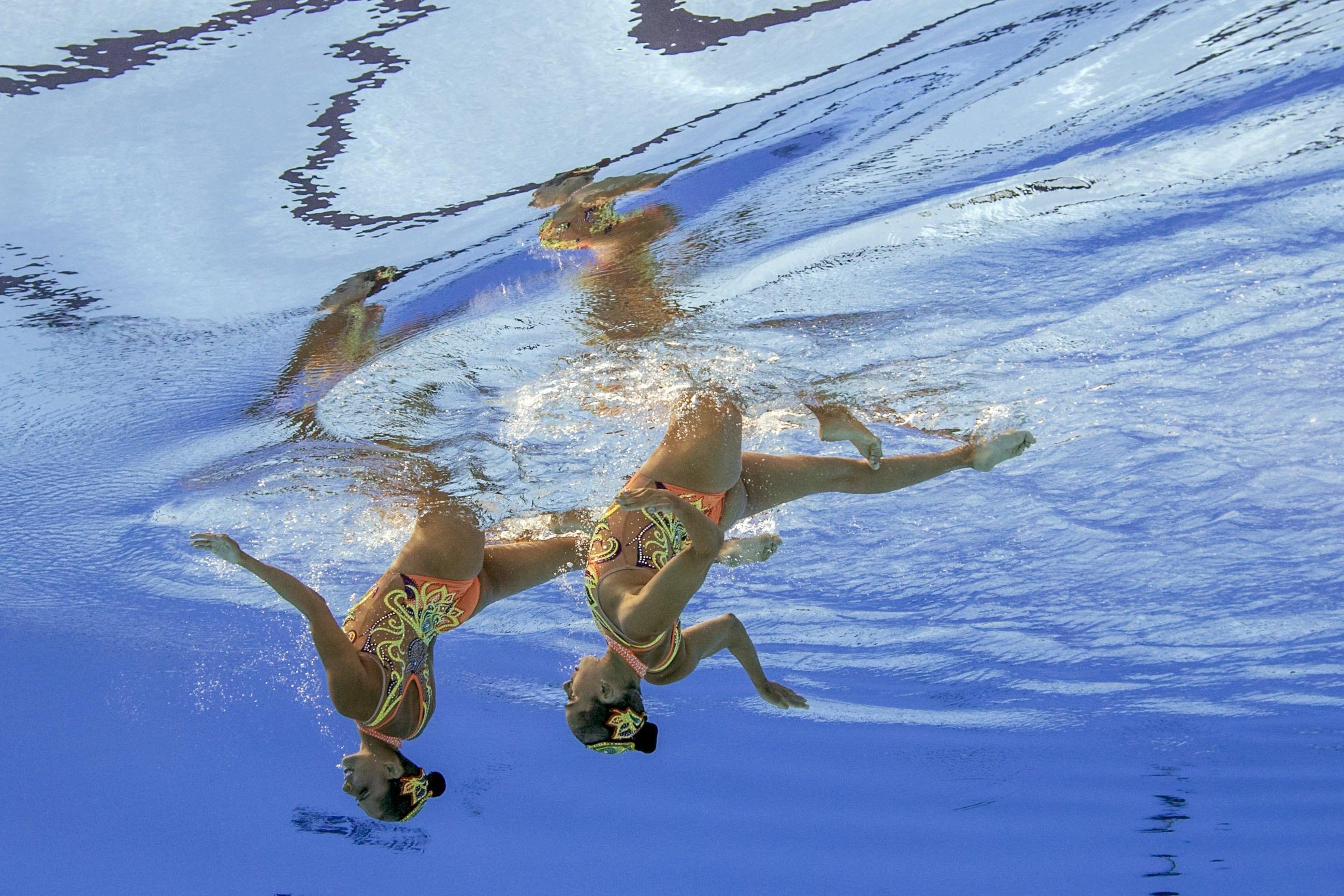 epa06087455 Karem Achach Ramirez and Nuria Lidon Diosdado Garcia of Mexico perform during the Women's Duet Technical Synchronized Swimming Preliminary Technical Routine of the FINA World Championships 2017 in Budapest, Hungary, 14 July 2017.  EPA/PATRICK B. KRAEMER