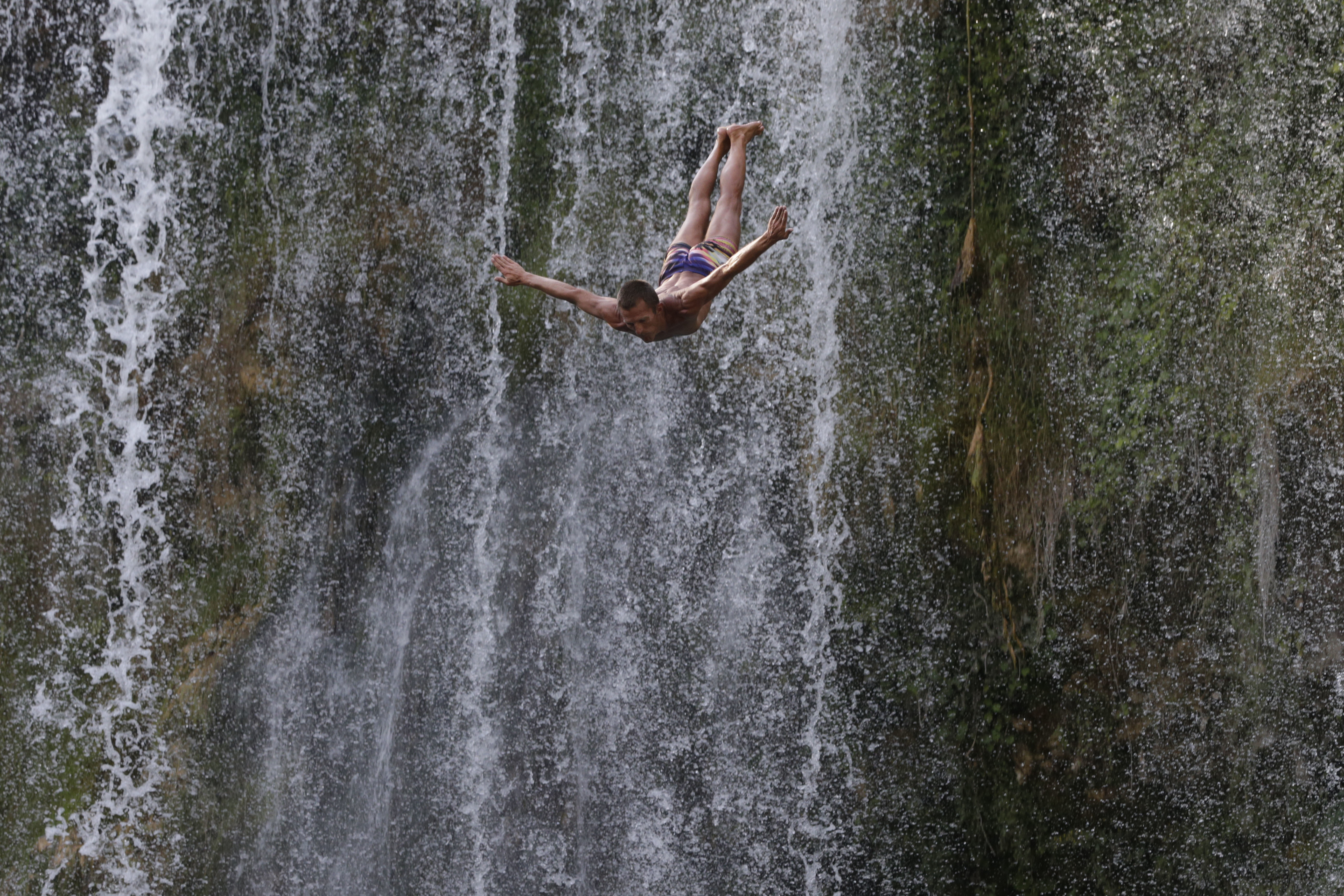 Gara di salto della cascata in Bosnia