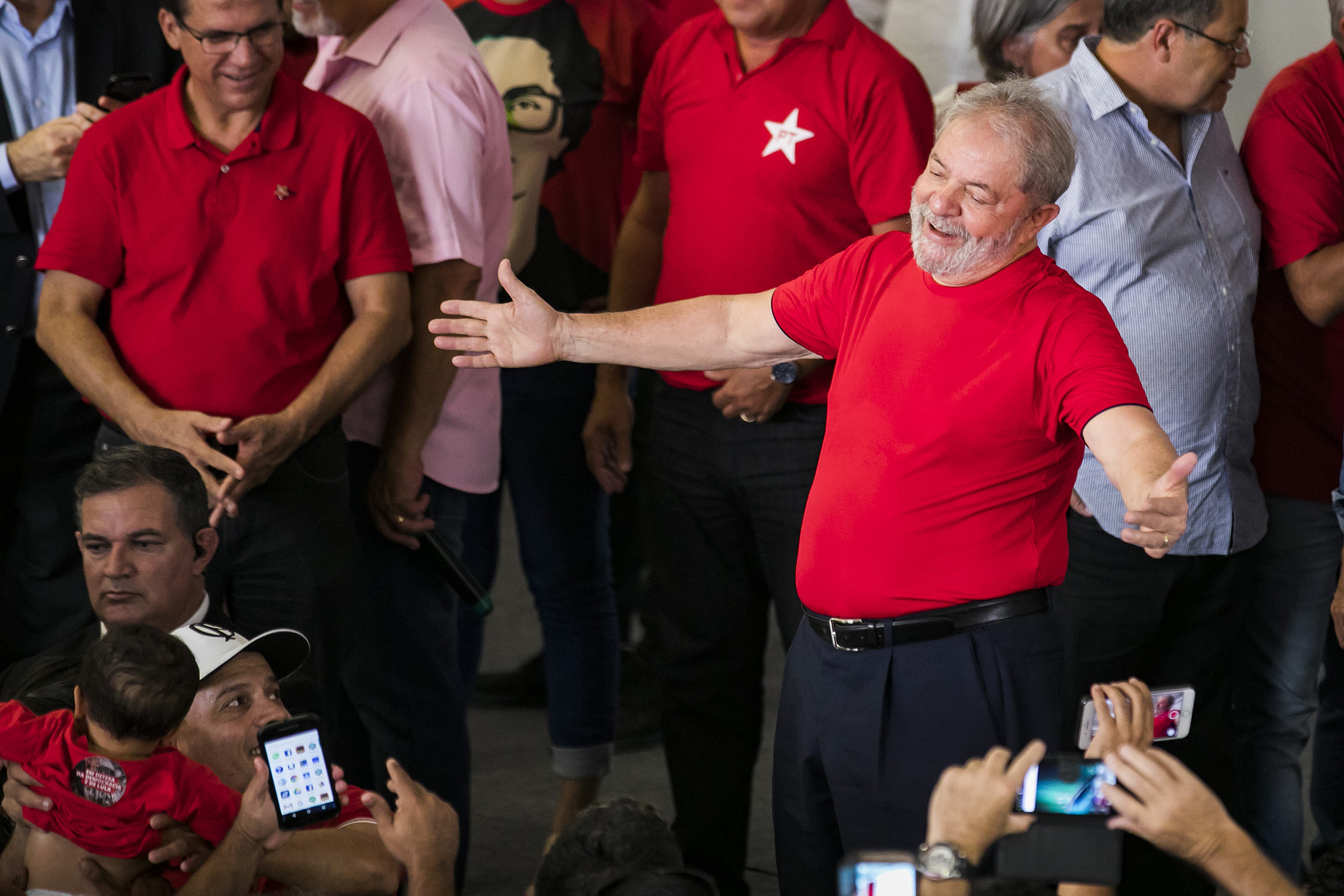 Former President Luiz Inacio Lula da Silva greets supporters during a visit to the metallurgic syndicate headquarters in Sao Bernardo do Campo, Brazil, Wednesday, Jan. 24, 2018. An appellate court in Brazil is considering whether to uphold or throw out a corruption conviction against da Silva, a decision that could impact whether the former leader can run for president. The 72-year-old leads preference polls for October’s race. (AP Photo/Marcelo Chello)