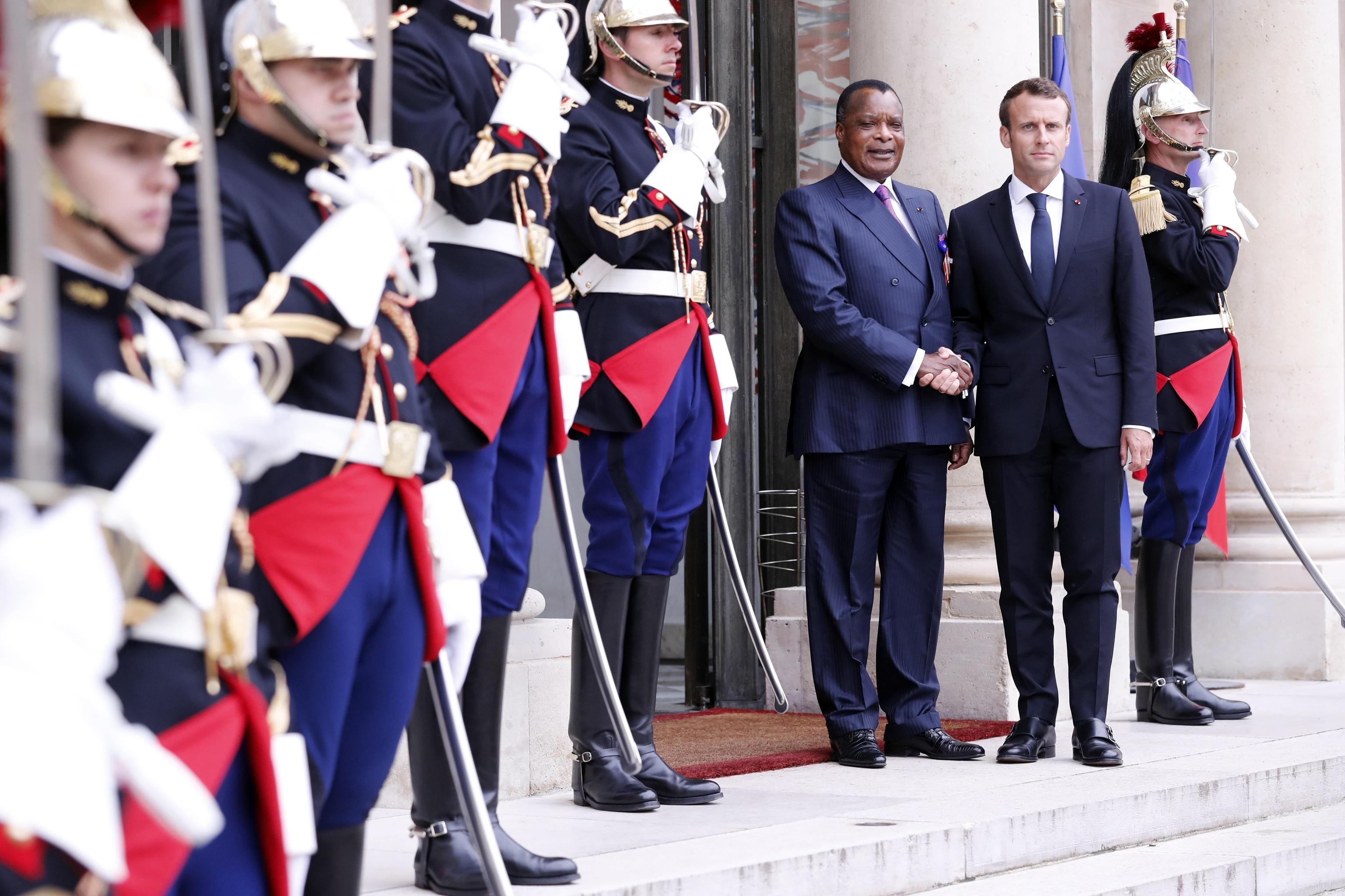 epa06770227 French President Emmanuel Macron (R) welcomes Congo President Denis Sassou Nguesso (L), upon his arrival for the international congress on Libya, at the Elysee Palace in Paris, France, 29 May 2018.  EPA/ETIENNE LAURENT