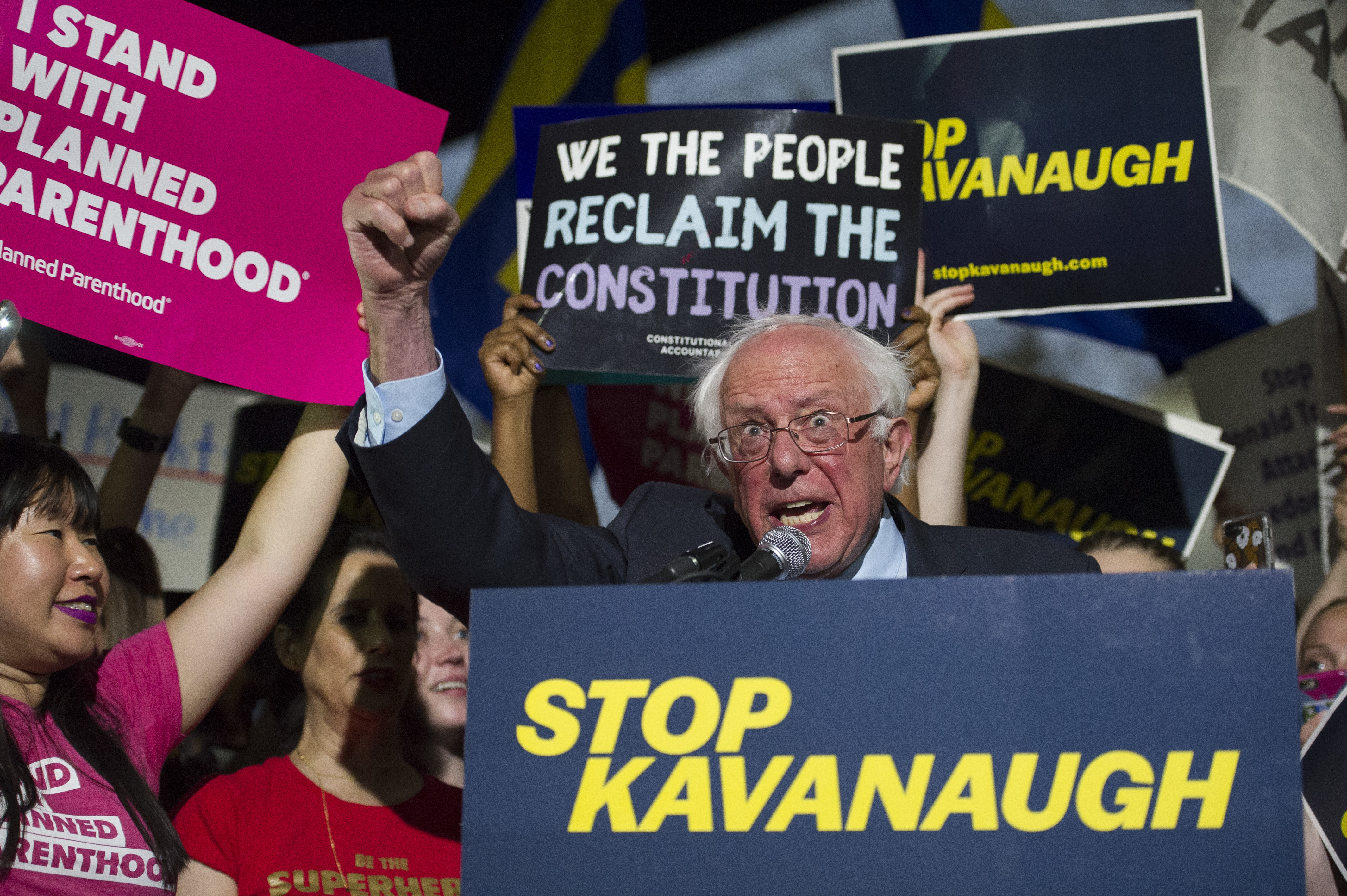 Bernie Sanders protesta contro la nomina di Brett Kavanaugh alla Corte Suprema