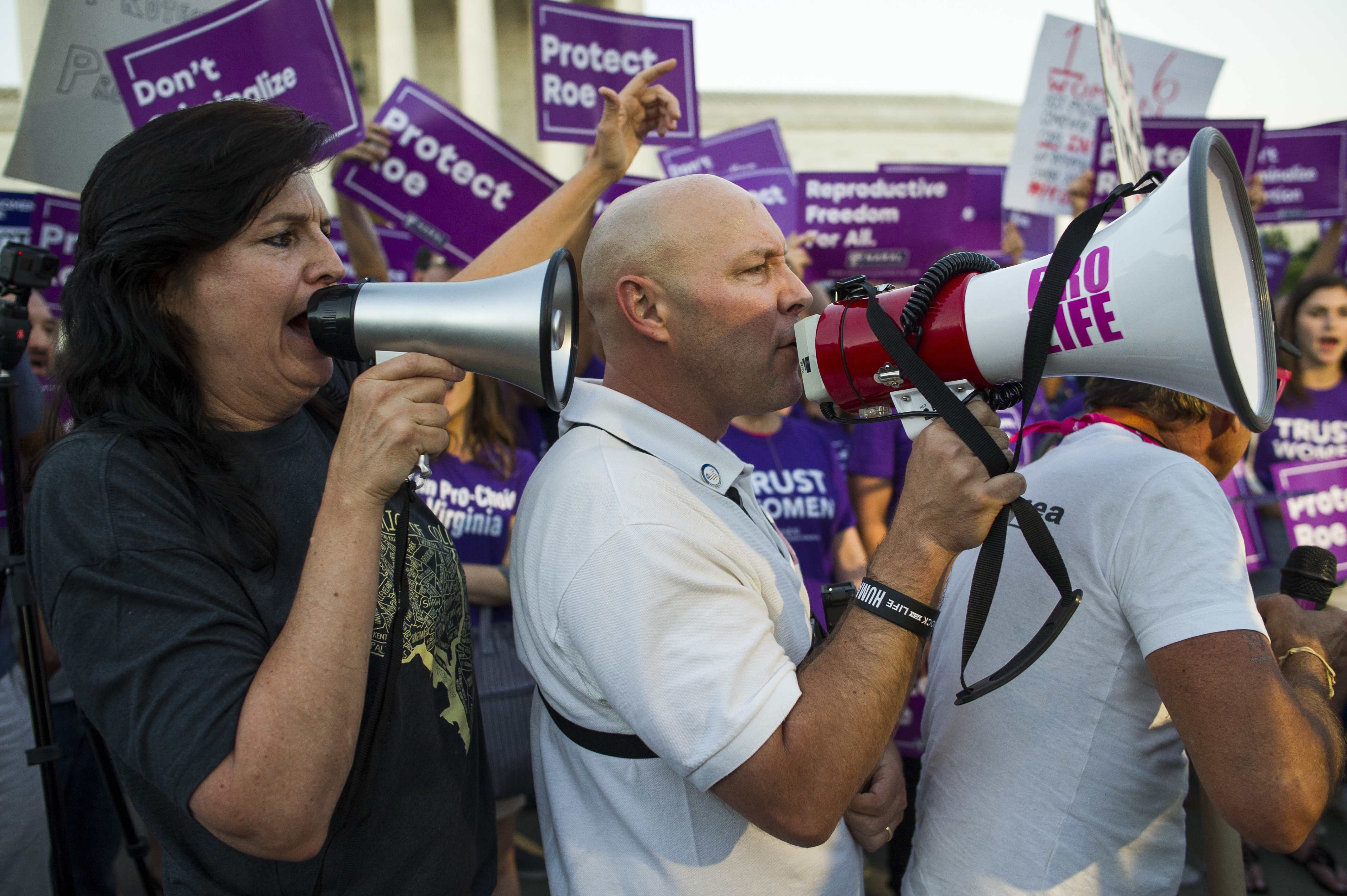 Proteste davanti alla Corte Suprema