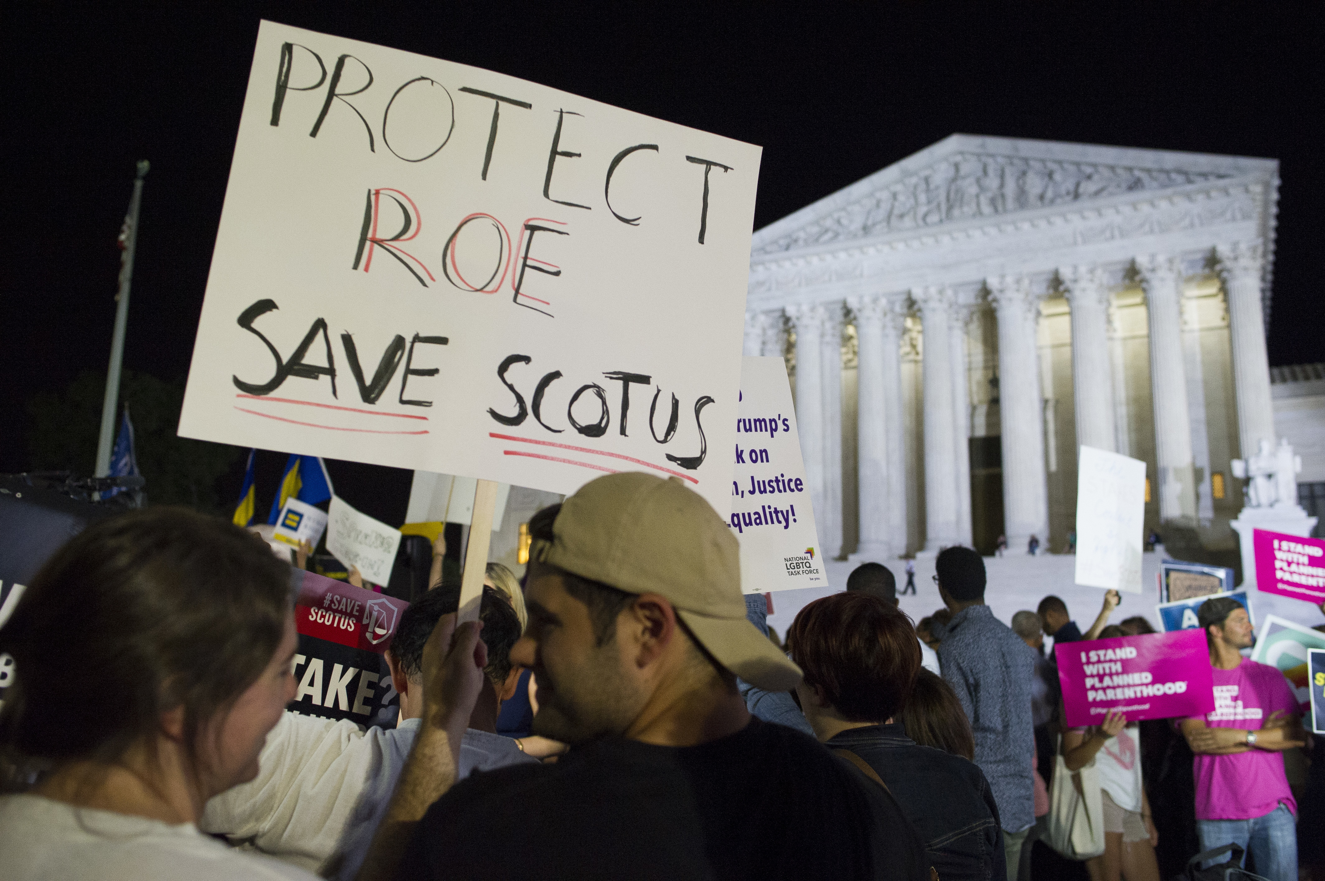 Proteste davanti alla Corte Suprema