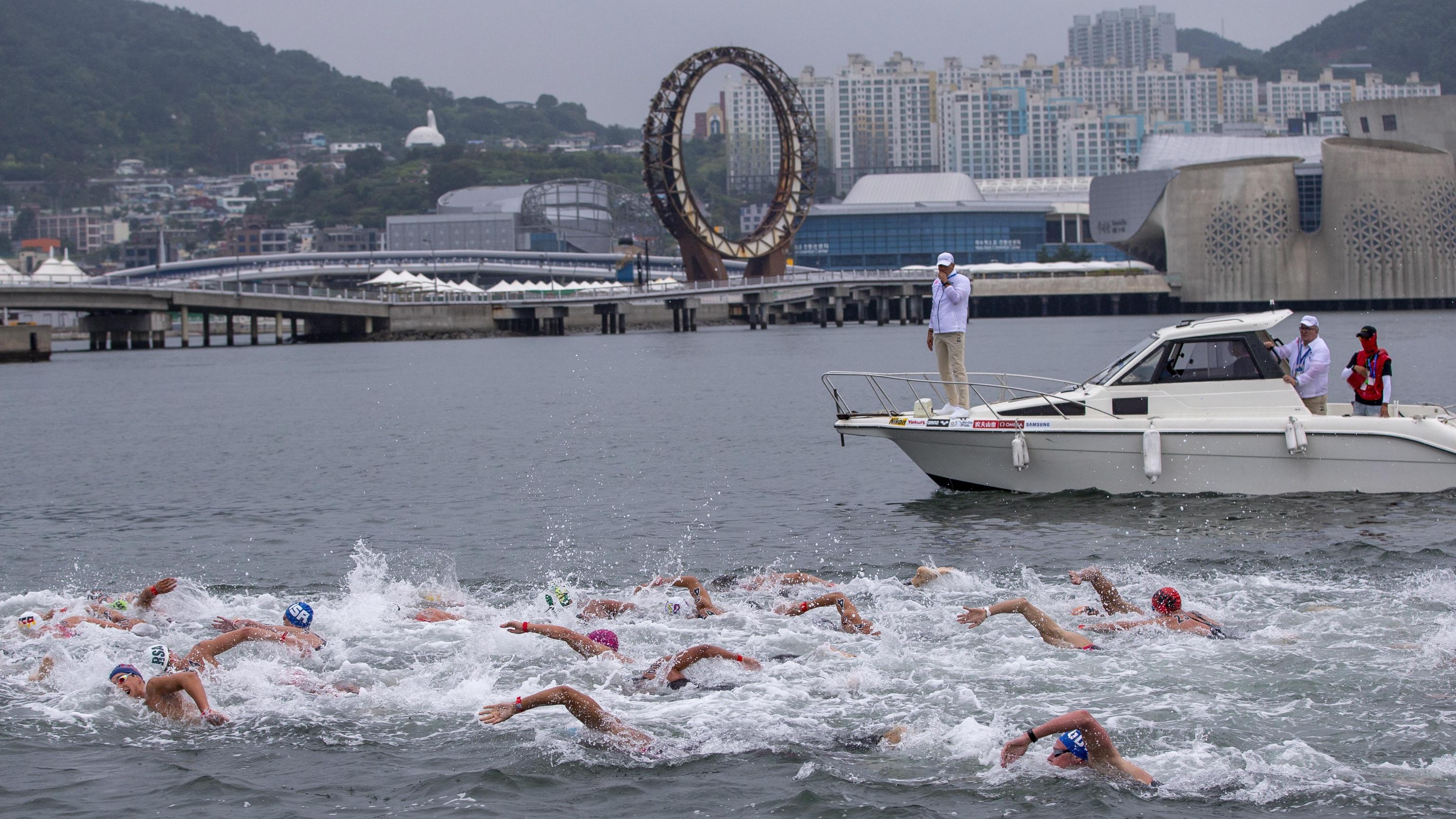 epa07713455 Swimmers compete in the Men's 5km Open Water Swimming at the Gwangju 2019 Fina World Championships in Yeosu, South Korea, 13 July 2019.  EPA/PATRICK B. KRAEMER