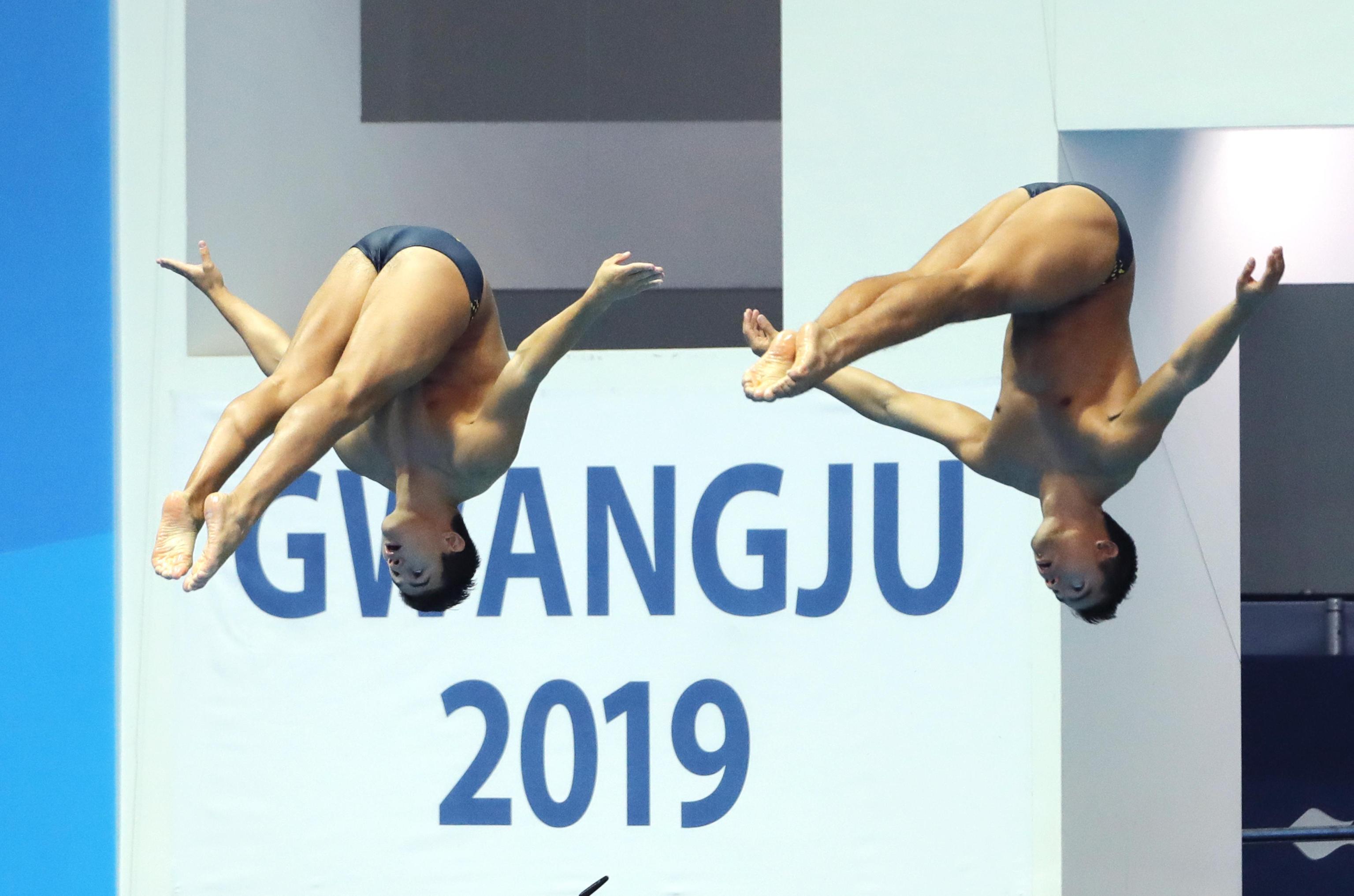 epa07713614 Sebastian Morales Mendoza and Daniel Restrepo Garcia of Colombia perform in Diving Men's 3 meters synchro Springboard of FINA Swimming World Championships 2019 in Gwangju, South Korea, 13 July 2019.  EPA/ANTONIO BAT