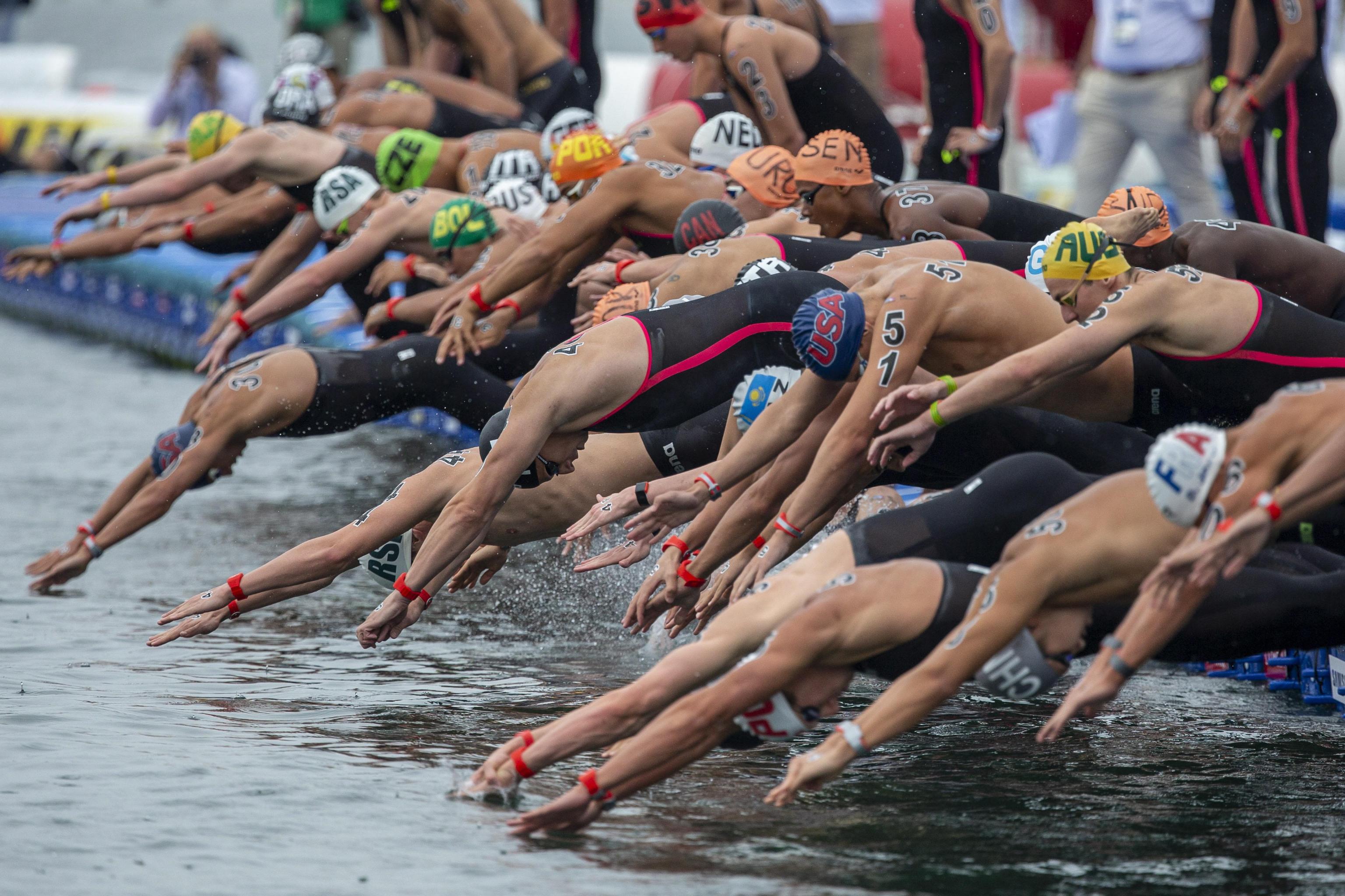 epa07713602 Swimmers compete in the Men's 5km Open Water Swimming at the Gwangju 2019 Fina World Championships in Yeosu, South Korea, 13 July 2019.  EPA/PATRICK B. KRAEMER