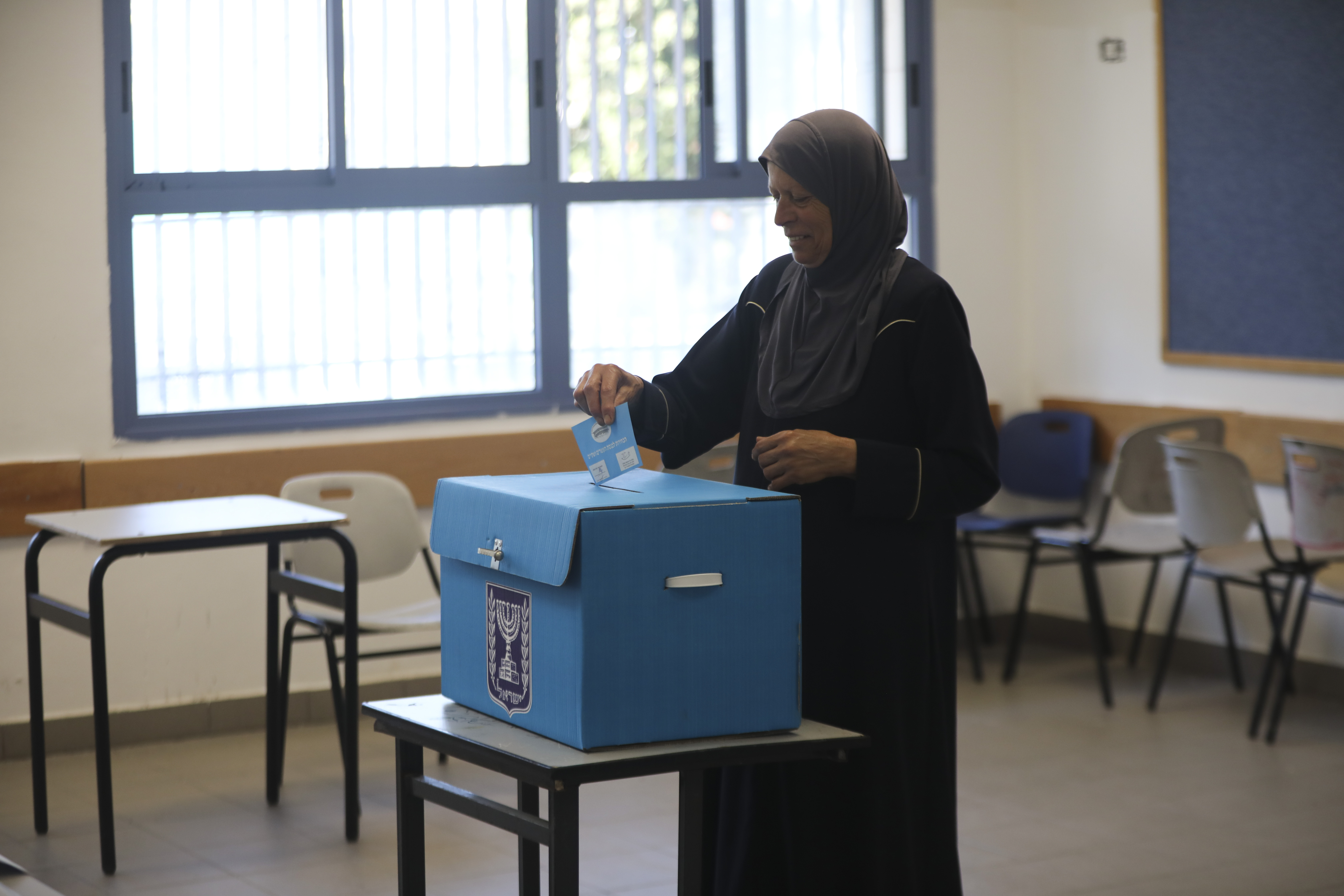 A woman votes in Jerusalem Tuesday, Sept. 17, 2019. Israelis began voting Tuesday in an unprecedented repeat election that will decide whether longtime Prime Minister Benjamin Netanyahu stays in power despite a looming indictment on corruption charges. (AP Photo/Mahmoud Illean)