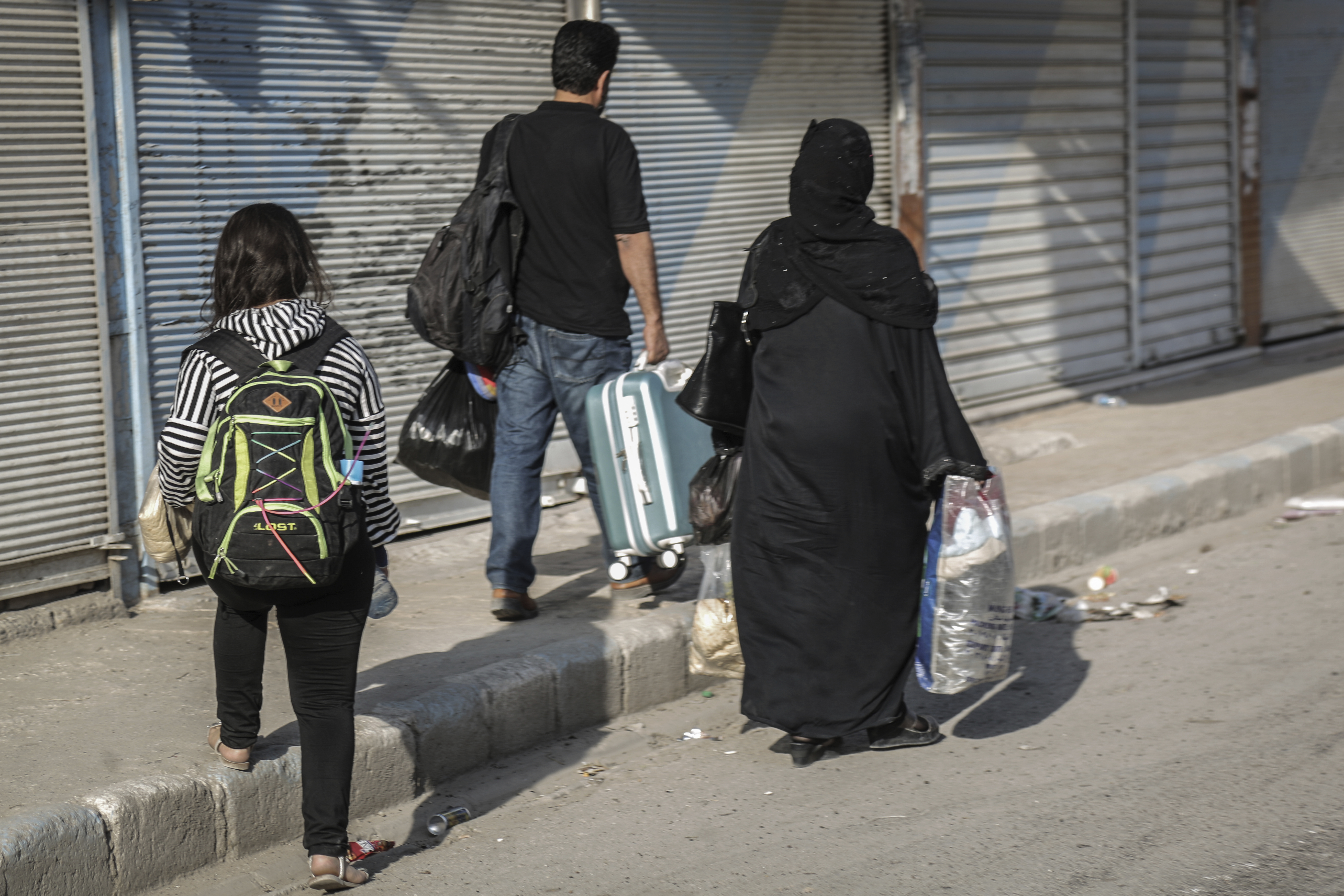 14 October 2019, Syria, Tell Abiad: Residents flee from the fighting. Photo by: Anas Alkharboutli/picture-alliance/dpa/AP Images