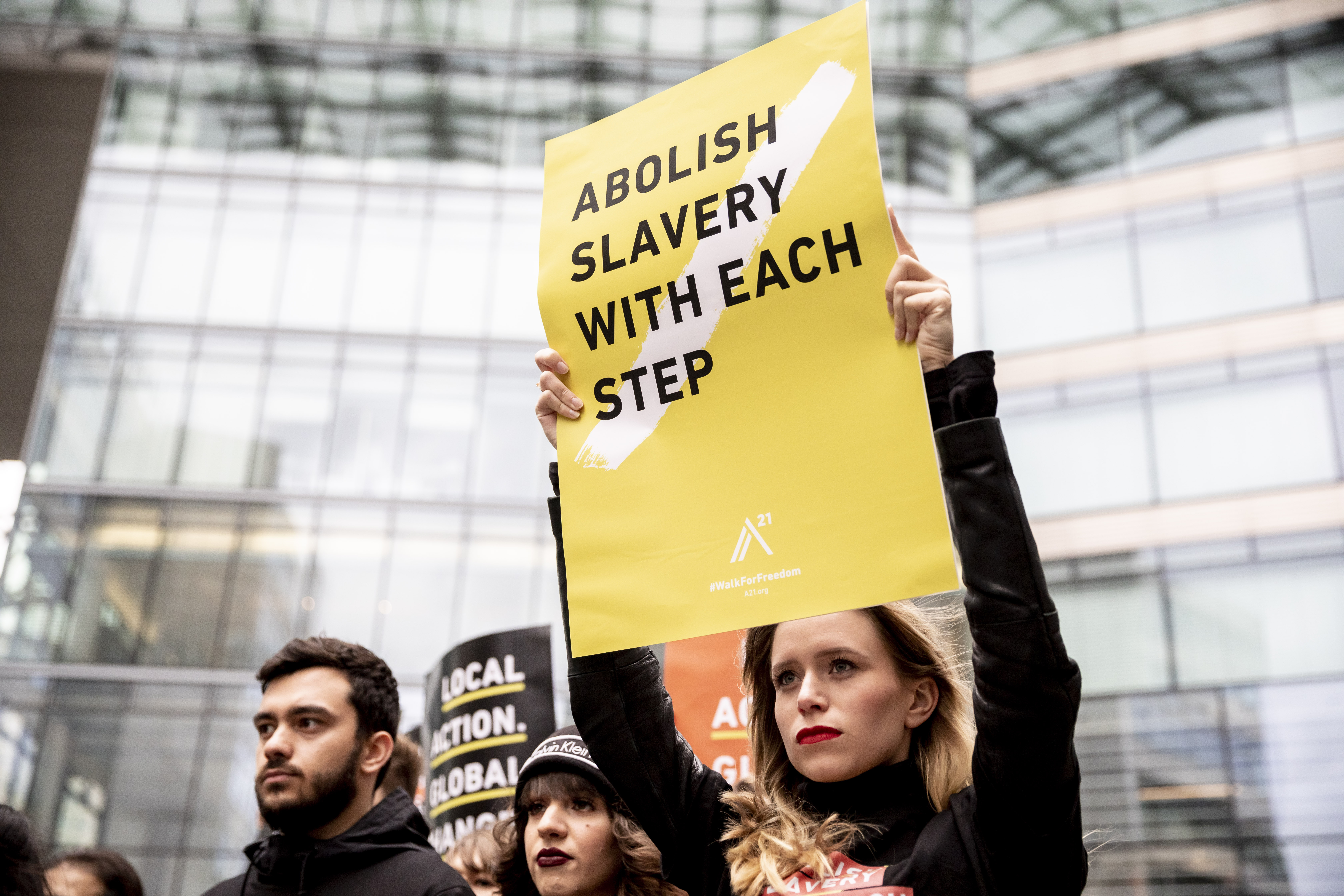 19 October 2019, Berlin: A participant of the worldwide 