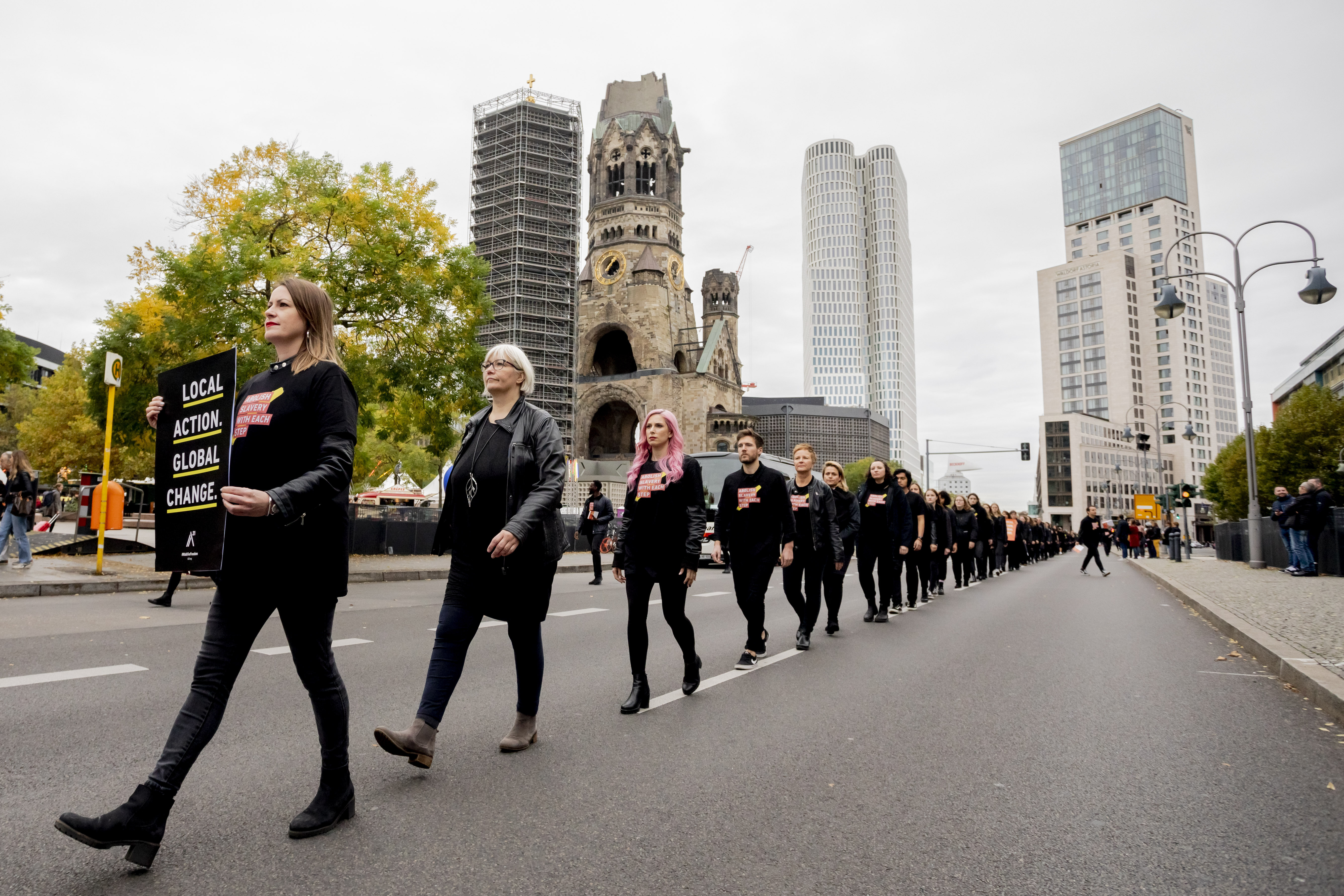 19 October 2019, Berlin: Participants of the worldwide 