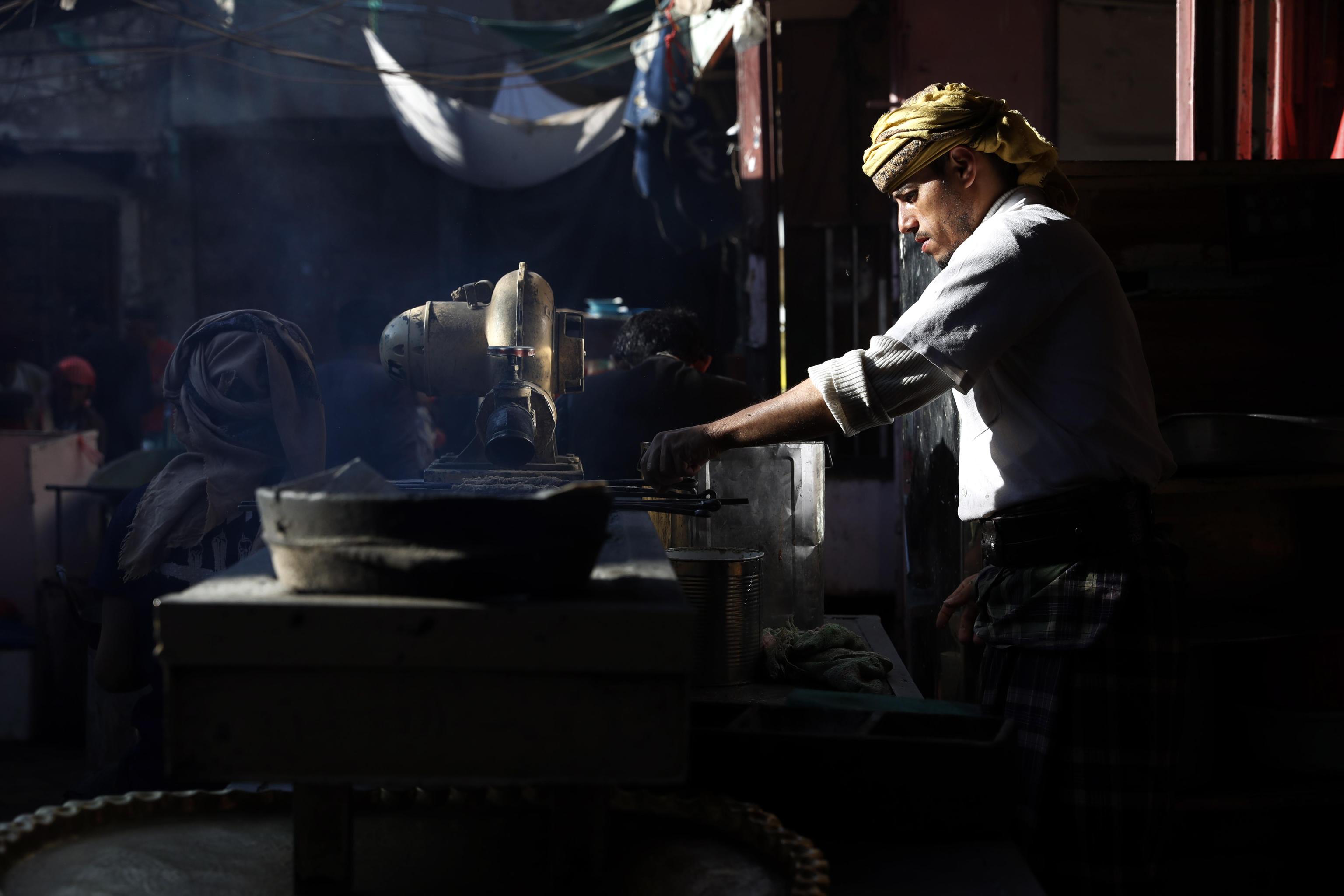 epa07929494 A man prepares kebab for sale at a market in the old quarter of Sanaâa, Yemen, 18 October 2019. Yemen has been in a state of political crisis since the 2011-street protests, culminating in the outbreak of a fighting in March 2015 when the Saudi-led military coalition launched a massive air campaign against the Houthi rebel group, which overran much of the Arab country.  EPA/YAHYA ARHAB