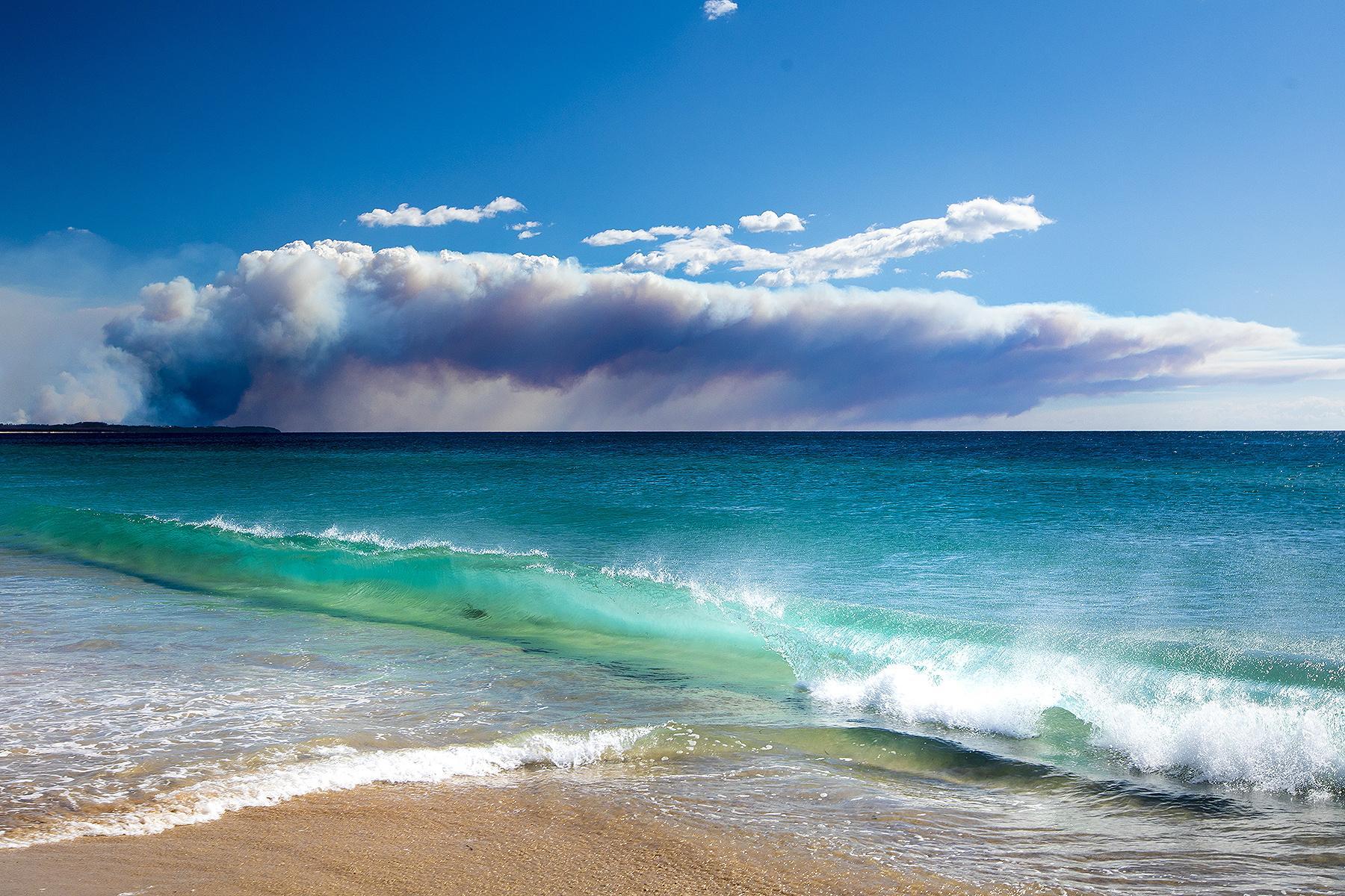 epa07982436 Smoke rises above the horizon near Tuncurry, New South Wales, Australia, 09 November 2019. Two people have been killed and seven others are msising due to bushfires in New South Wales, which have also destroyed at least 100 homes.  EPA/SHANE CHALKER AUSTRALIA AND NEW ZEALAND OUT