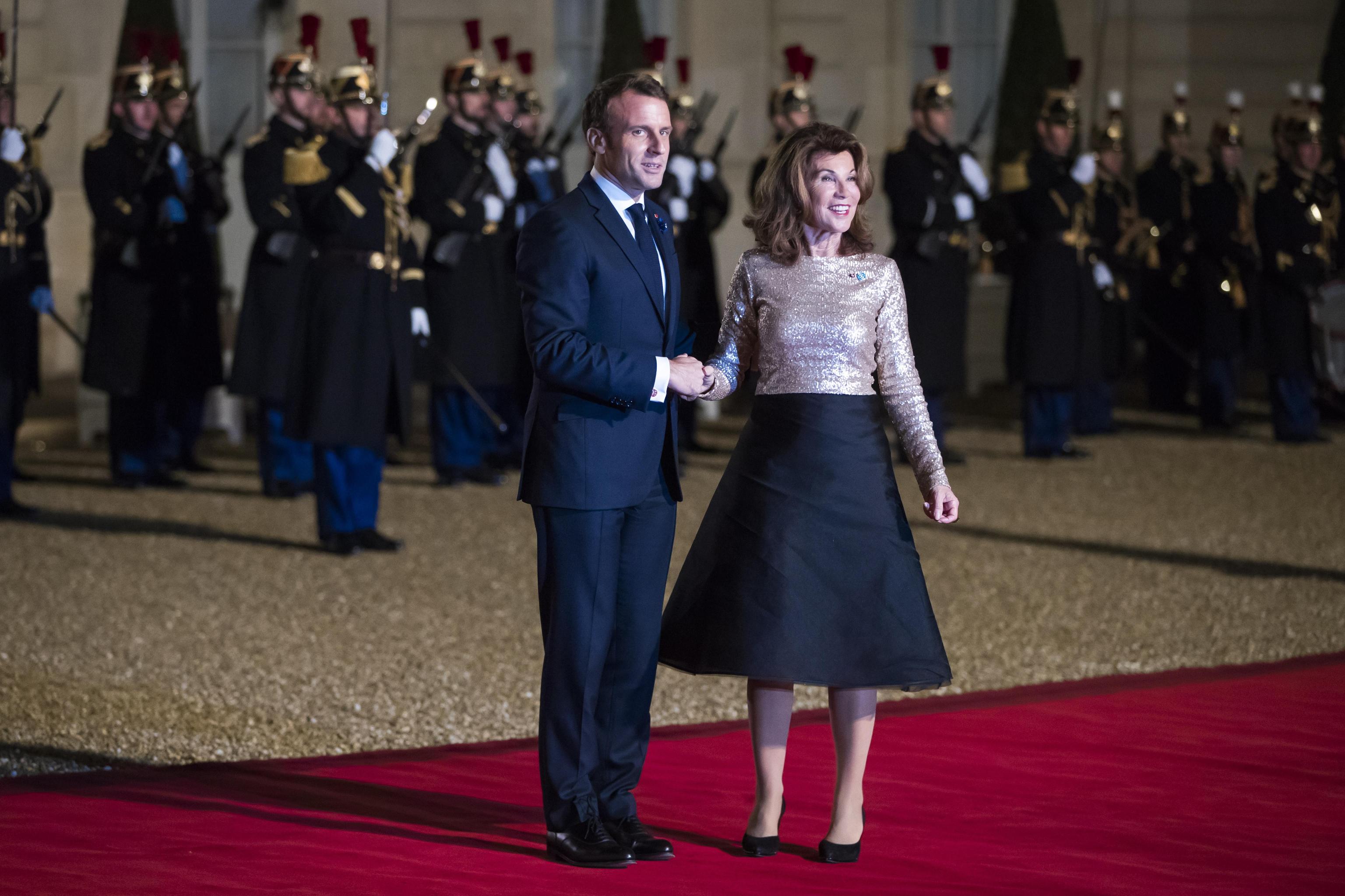 epa07989445 French President Emmanuel Macron (L) welcomes Chancellor of Austria Brigitte Bierlein (R) for a dinner helds with participants of the Paris Peace Forum, at the Elysee Palace, in Paris, France, 11 November 2019.  EPA/CHRISTOPHE PETIT TESSON