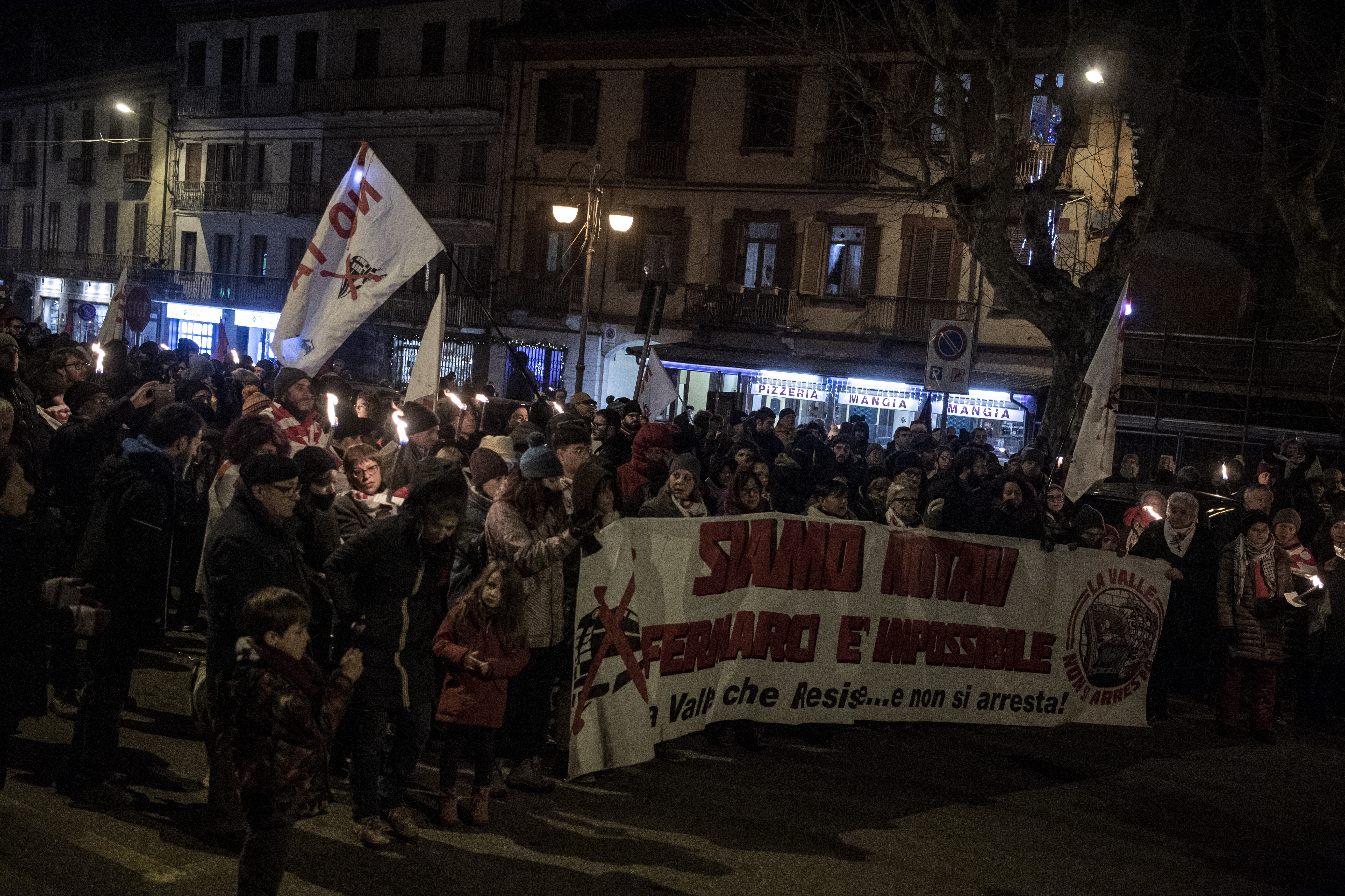 Foto Marco Alpozzi/LaPresse 
01 Gennaio 2020 Bussoleno, Italia 
Cronaca
Il movimento NoTav a Bussoleno scende in piazza per una fiaccolata di solidarietà per Nicoletta Dosio, l'attivista di 73 anni portata in carcere il 30 Dicembre 
Nella foto:  un momento del corteo 

Photo Marco Alpozzi/LaPresse 
Jenuary 01, 2020 Bussoleno, Italy 
News
The NoTav movement in Bussoleno solidarity torchlight procession for Nicoletta Dosio, the 73-year-old activist taken to prison on 30 December
In the pic: NoTac activist during torchlight procession