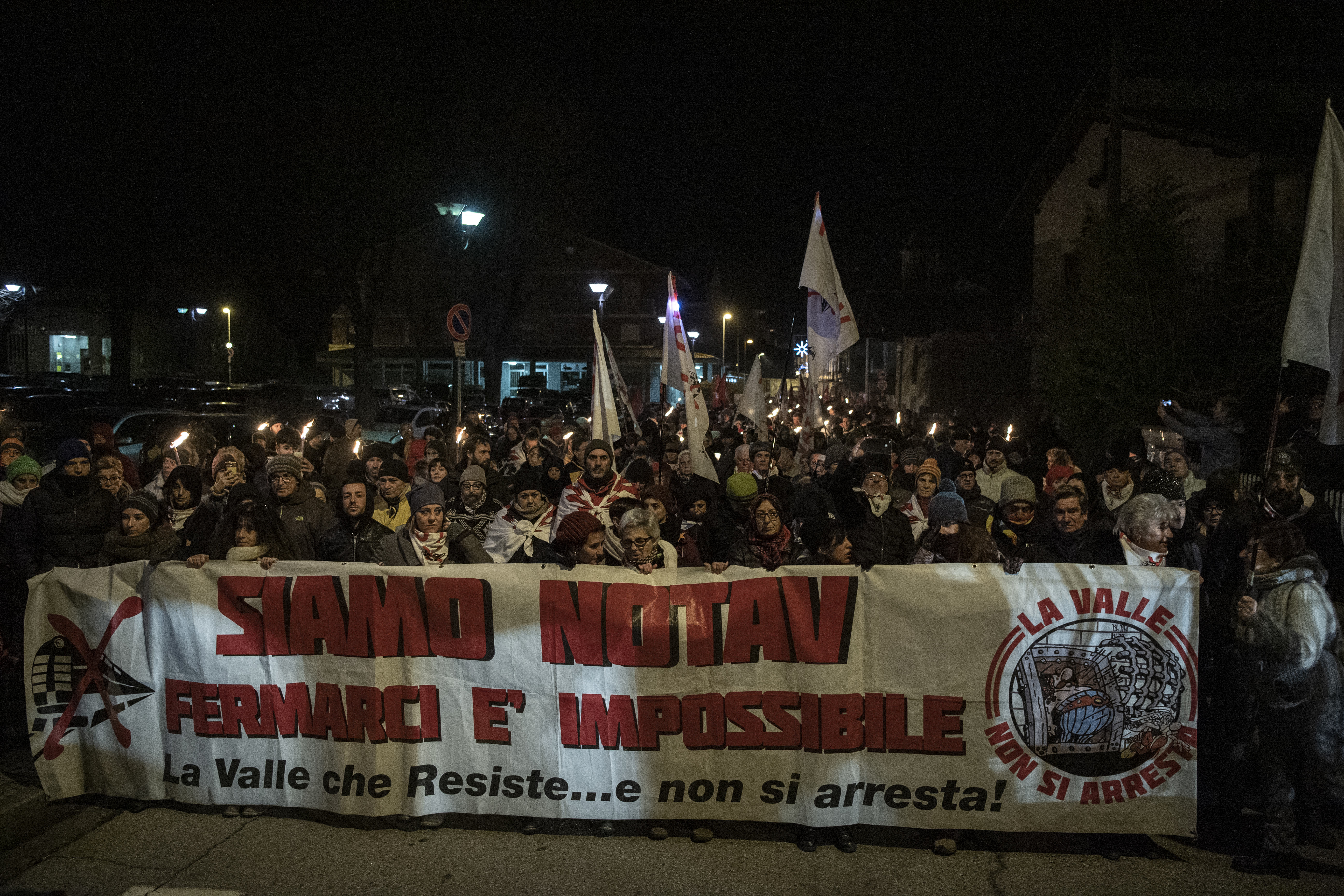 Foto Marco Alpozzi/LaPresse 
01 Gennaio 2020 Bussoleno, Italia 
Cronaca
Il movimento NoTav a Bussoleno scende in piazza per una fiaccolata di solidarietà per Nicoletta Dosio, l'attivista di 73 anni portata in carcere il 30 Dicembre 
Nella foto:  un momento del corteo 

Photo Marco Alpozzi/LaPresse 
Jenuary 01, 2020 Bussoleno, Italy 
News
The NoTav movement in Bussoleno solidarity torchlight procession for Nicoletta Dosio, the 73-year-old activist taken to prison on 30 December
In the pic: NoTac activist during torchlight procession