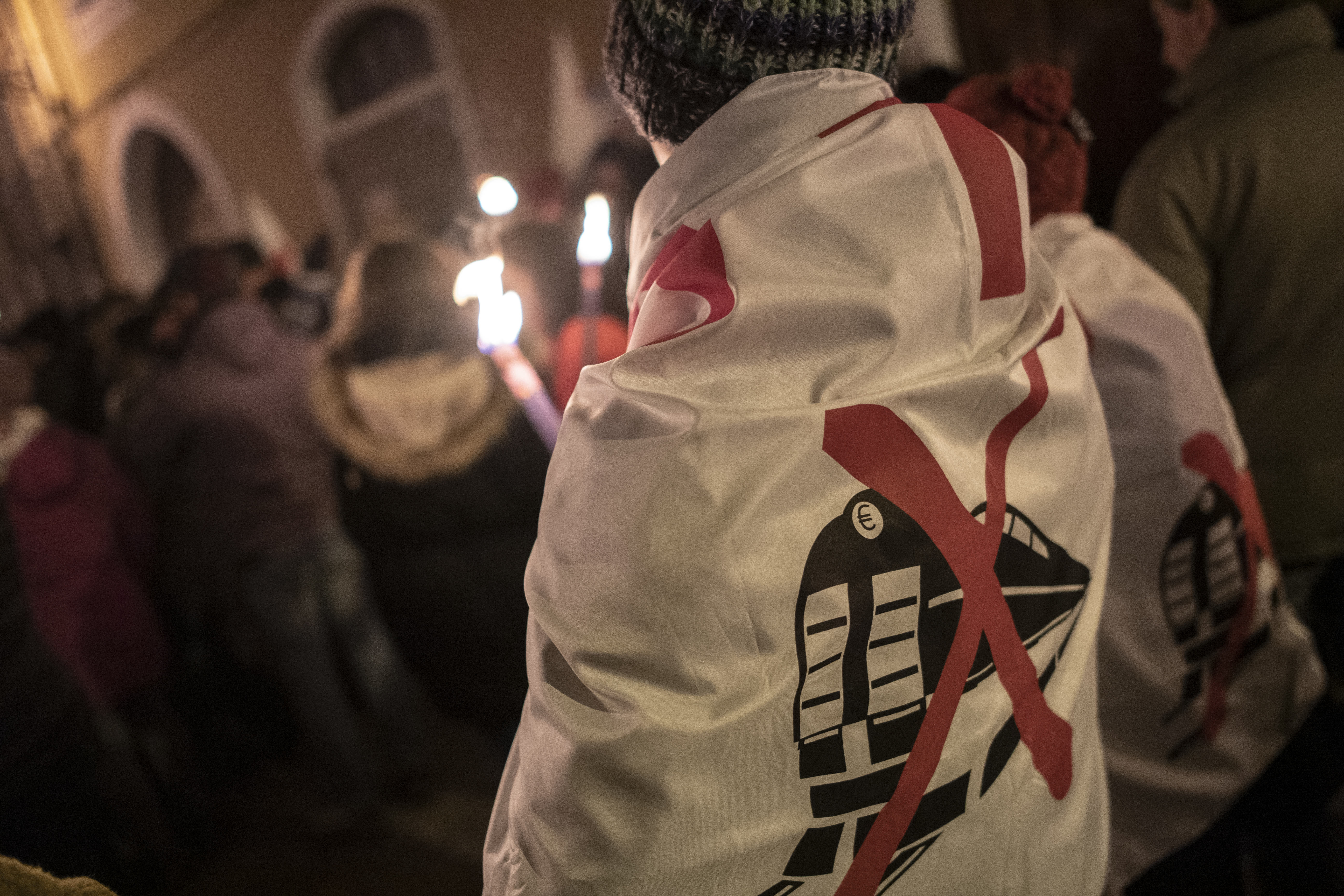 Foto Marco Alpozzi/LaPresse 
01 Gennaio 2020 Bussoleno, Italia 
Cronaca
Il movimento NoTav a Bussoleno scende in piazza per una fiaccolata di solidarietà per Nicoletta Dosio, l'attivista di 73 anni portata in carcere il 30 Dicembre 
Nella foto:  un momento del corteo 

Photo Marco Alpozzi/LaPresse 
Jenuary 01, 2020 Bussoleno, Italy 
News
The NoTav movement in Bussoleno solidarity torchlight procession for Nicoletta Dosio, the 73-year-old activist taken to prison on 30 December
In the pic: NoTac activist during torchlight procession