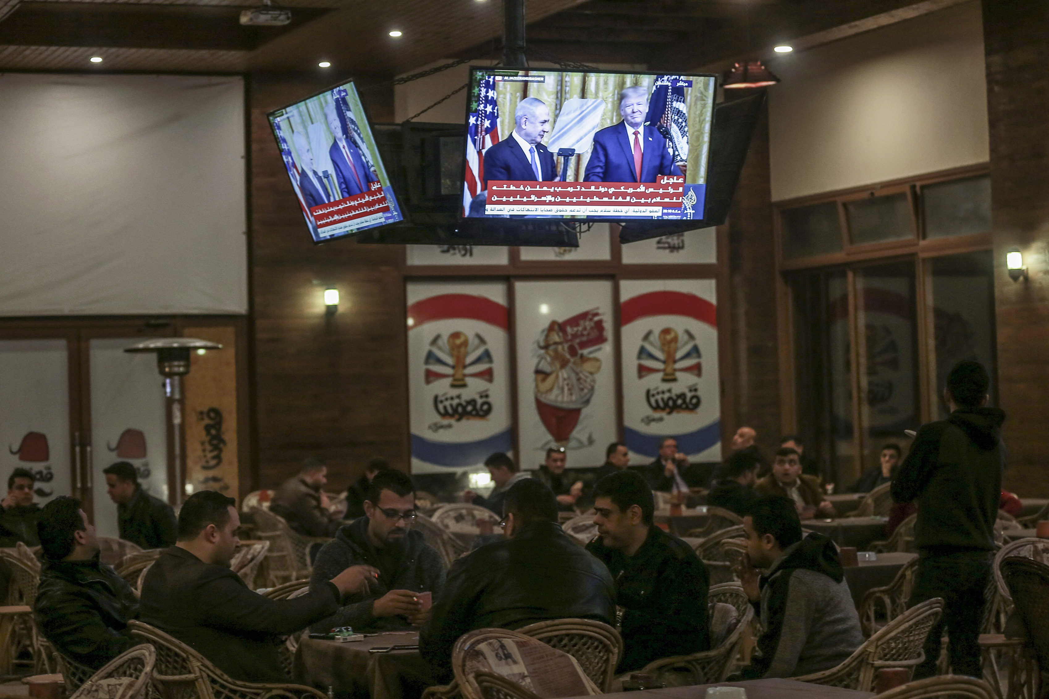 28 January 2020, Palestinian Territories, Gaza City: Palestinians watch a televised press conference of US President Donald Trump and Israeli Prime Minister Benjamin Netanyahu on the Middle East peace plan, at a coffee shop in Gaza. Photo by: Mohammed Talatene/picture-alliance/dpa/AP Images