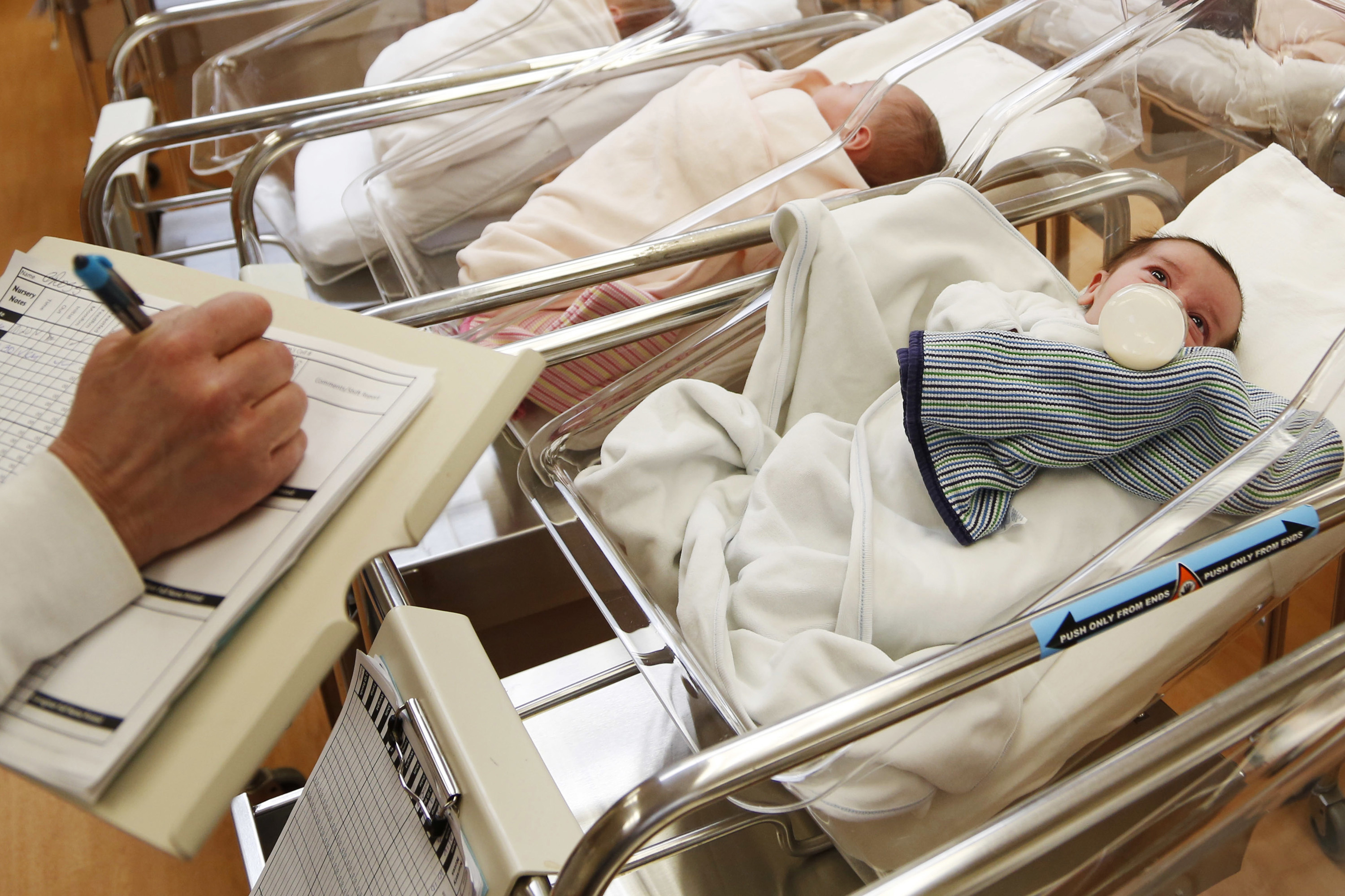 Sempre meno nascite (AP Photo/Seth Wenig, File)