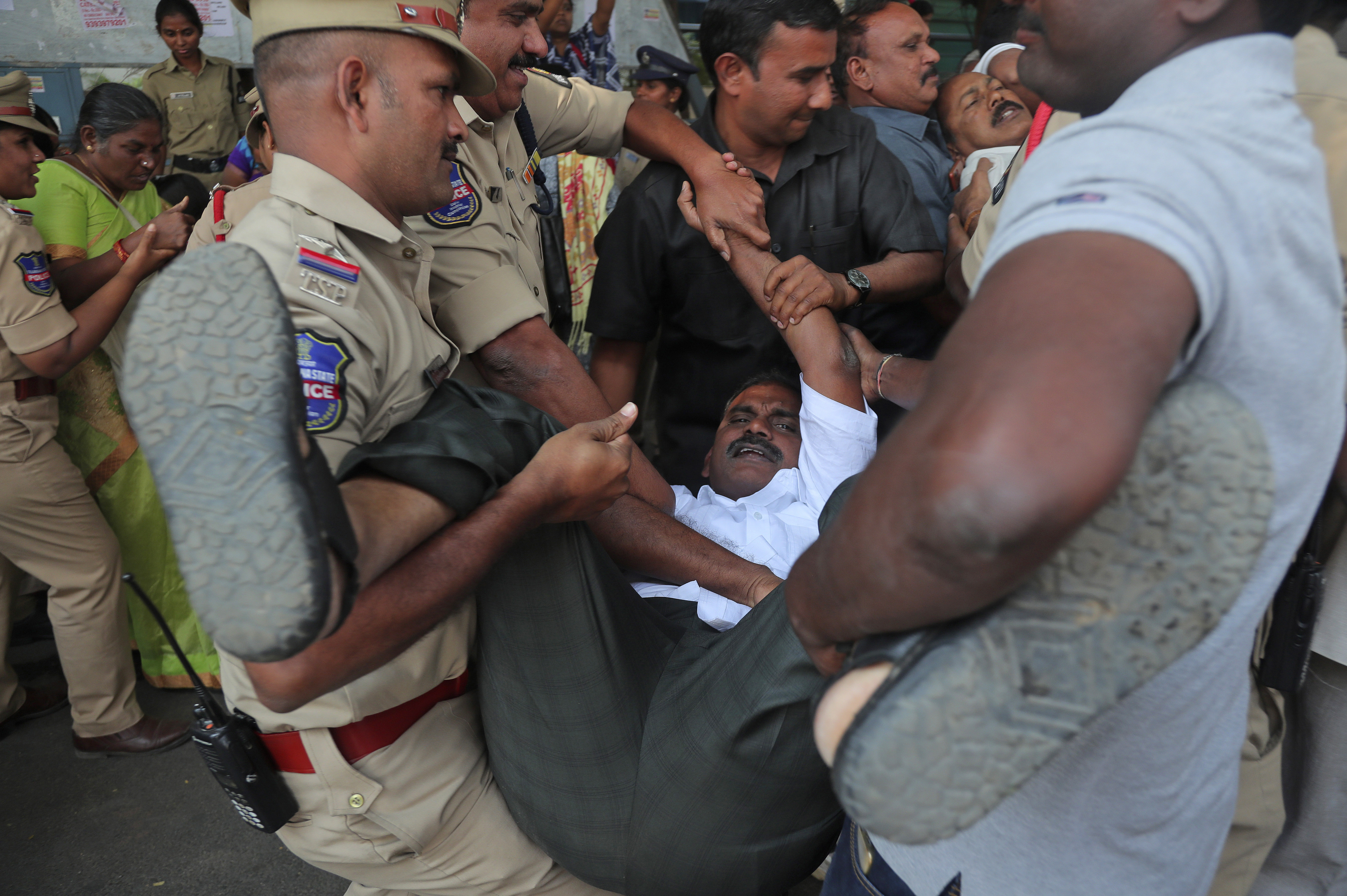 India, continuano le proteste contro legge sulla cittadinanza (AP Photo/Mahesh Kumar A.)