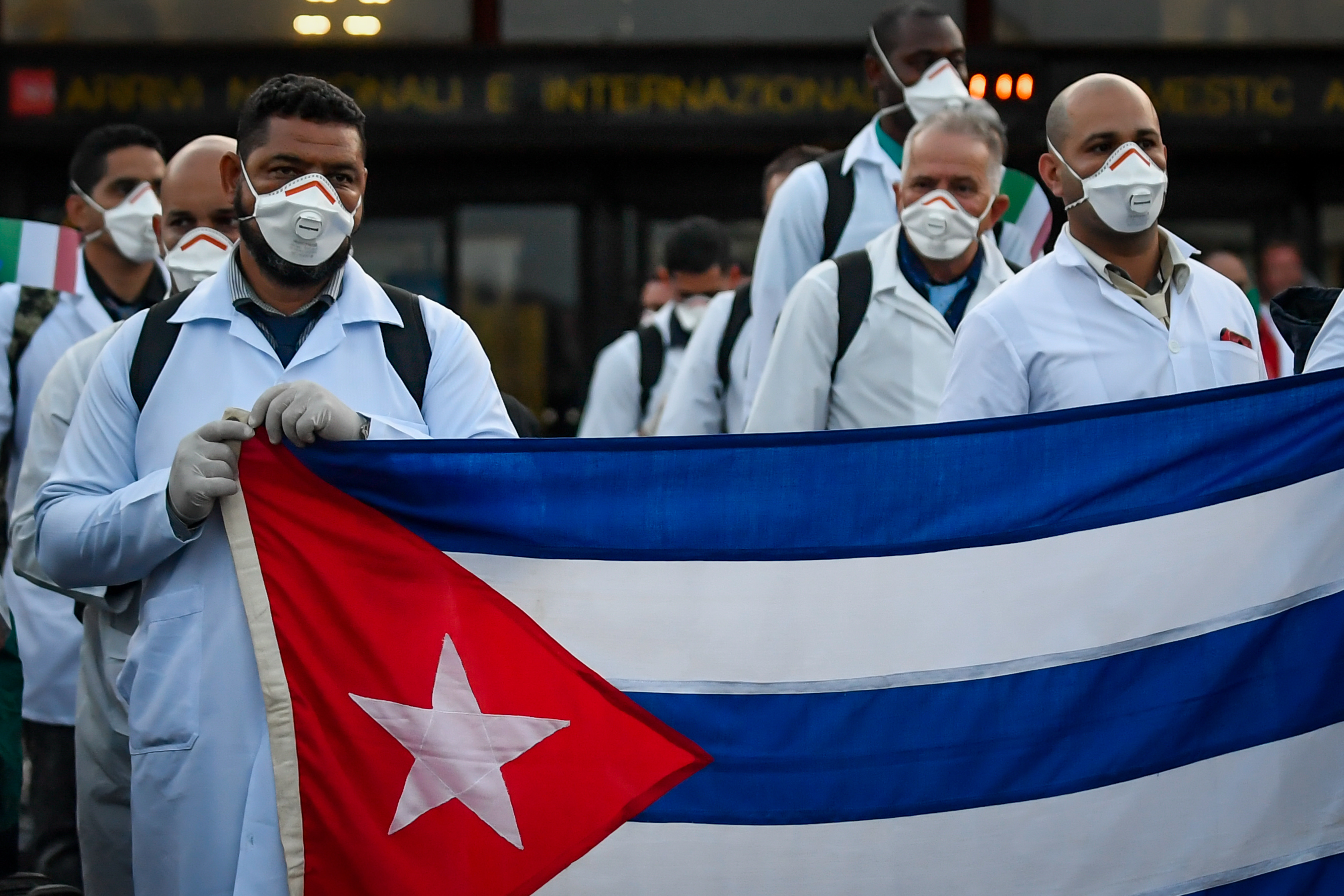 Foto Claudio Furlan/LaPresse 
22 Marzo 2020 Varese (Italia) 
cronaca 
Arrivo della delegazione di medici cubani che verranno impiegati nell’ospedale da campo allestito all’ospedale di Crema

Photo Claudio Furlan/LaPresse 
22 March 2020 Varese (Italy) news 
Arrival of the delegation of Cuban doctors who will be employed in the field hospital set up at the Crema hospital