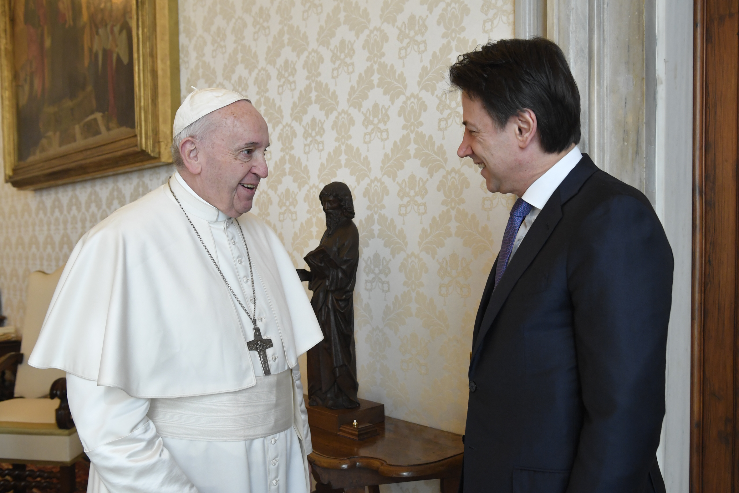 Papa Francesco e Giuseppe Conte (Foto Vatican Media/LaPresse)