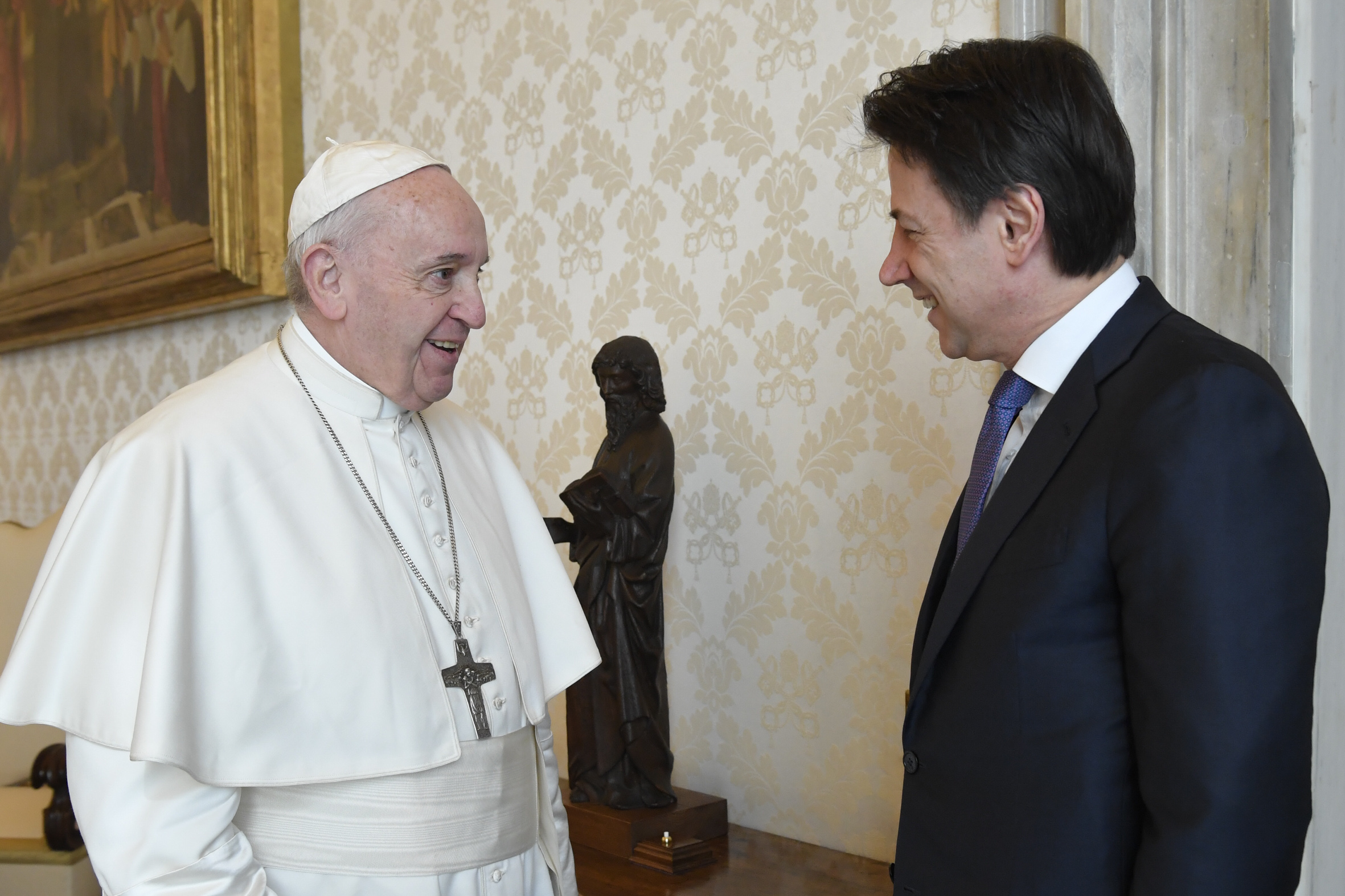 Papa Francesco e Giuseppe Conte (Foto Vatican Media/LaPresse)