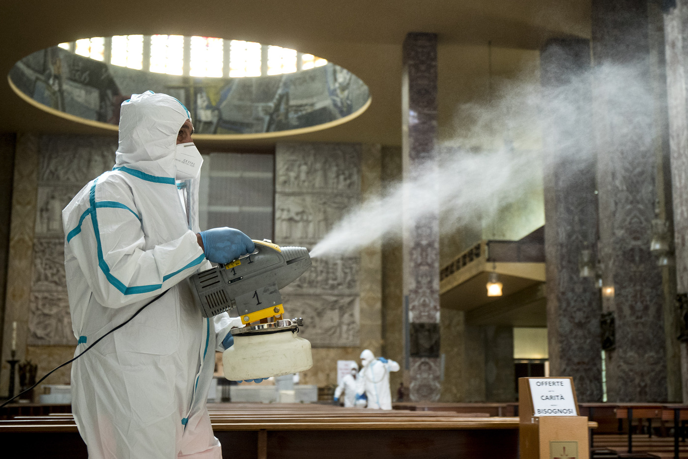 Foto Roberto Monaldo / LaPresse
13-05-2020 Roma
Cronaca
Coronavirus, iniziata la sanificazione delle chiese romane da parte di Esercito e Ama
Nella foto Operatori dell'Esercito e dell'Ama nella chiesa di Don Bosco nel quartiere Tuscolano

Photo Roberto Monaldo / LaPresse
13-05-2020 Rome (Italy)
First day of sanitation of the Roman churches by the Army and Ama
In the pic Don Bosco church