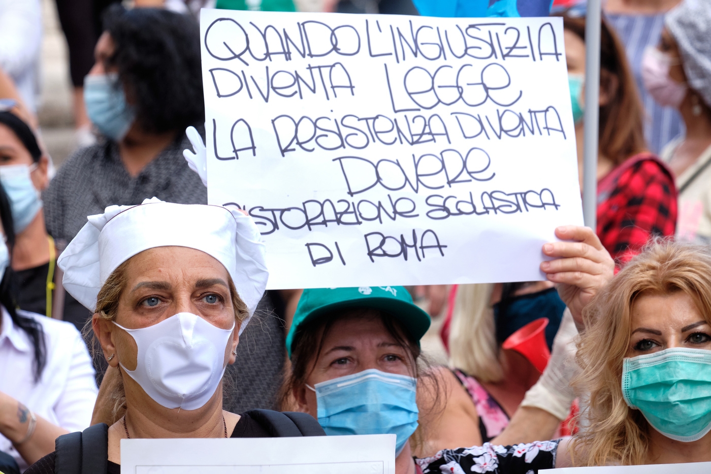 Foto Mauro Scrobogna /LaPresse
26-05-2020 Roma , Italia
Cronaca
Coronavirus, fase 2, crisi economica
Nella foto: Piazza Campidoglio, manifestazione di protesta delle lavoratrici delle mense scolastiche del Comune di Roma

Photo Mauro Scrobogna /LaPresse
May 26, 2020  Rome, Italy
News
Coronavirus outbreak: fase 2, economic crisis
In the picture: Piazza Campidoglio, protest by the workers of the school canteens of the municipality of Rome