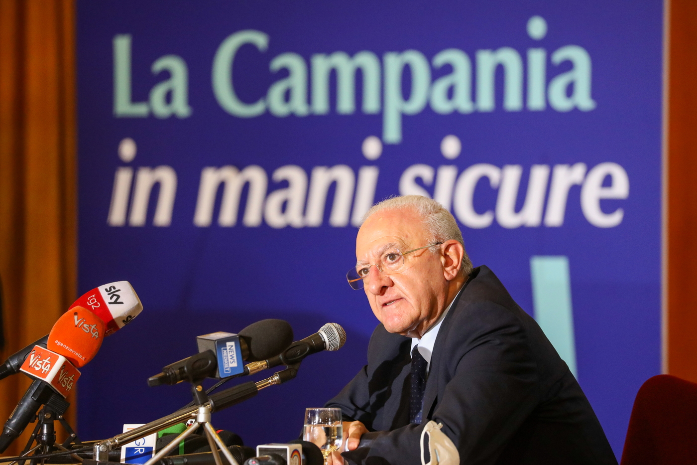 Foto Fabio Sasso/LaPresse
21/09/2020 Napoli, Italia
Politica
Il Presidente Vincenzo De Luca in conferenza stampa per la sua rielezione a governatore della Campania.
Nella foto: il Presidente della Regione Campania Vincenzo, De Luca

Photo Fabio Sasso/LaPresse
September 21, 2020 Naples, Italy
Politics
Vincenzo De Luca at a press conference for his re-election as governor of Campania.
In the photo: the President of the Campania Region, Vincenzo De Luca