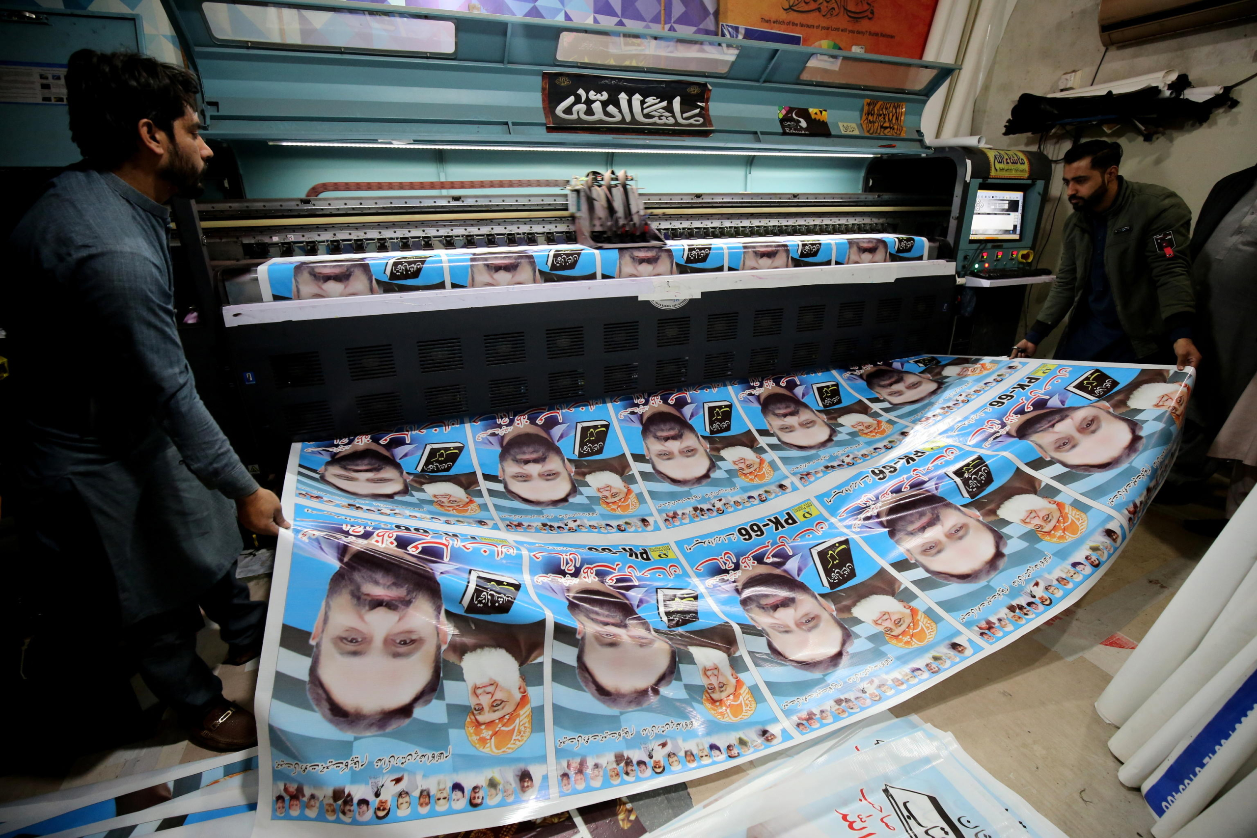 epa11067333 Pakistani workers print election posters for candidate Haji Zafar Ali Khan of Jamiat Ulema-e-Islam (F) party as the country gears up for general elections, in Peshawar, Pakistan, 10 January 2024. General elections are set to be held in Pakistan on 08 February 2024.  EPA/BILAWAL ARBAB