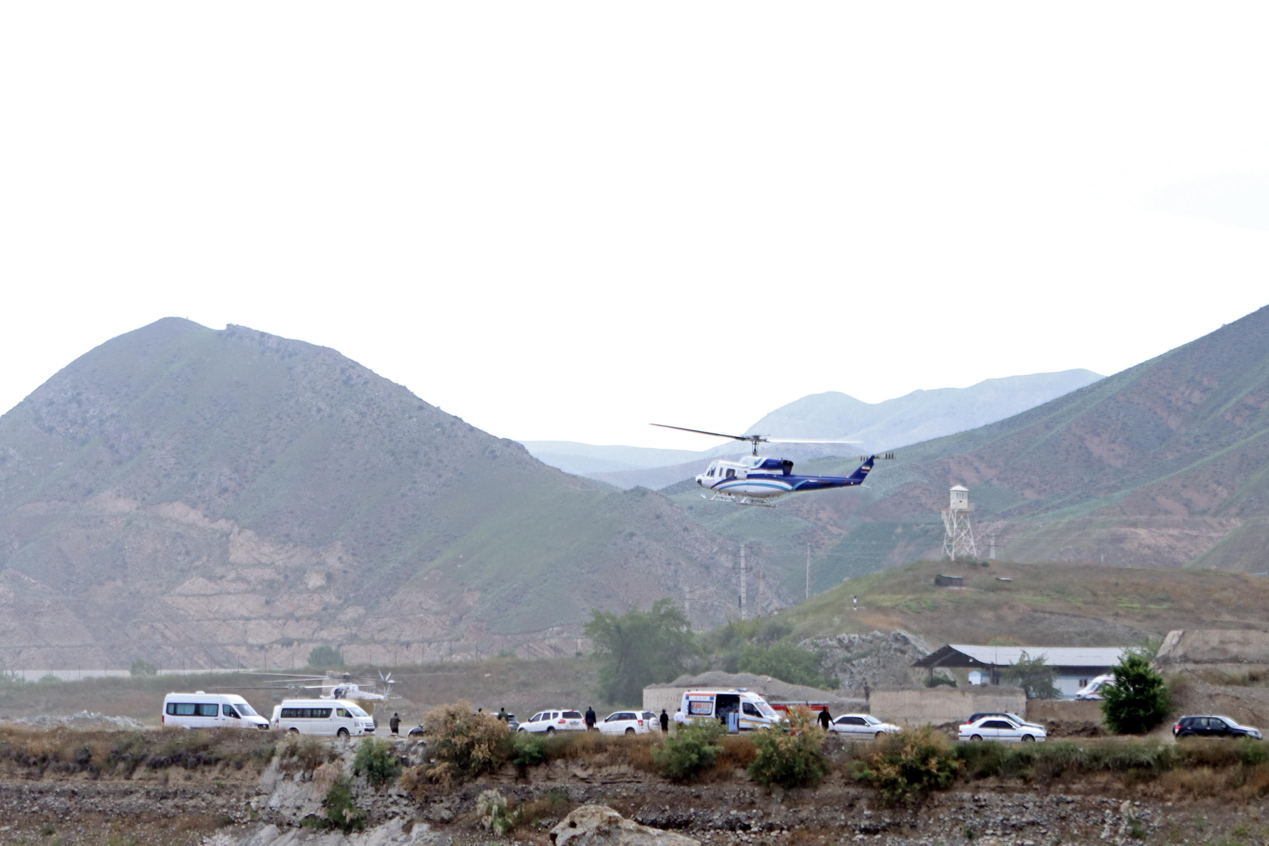 Elicottero con a bordo il presidente iraniano Raisi, che è poi precipitato (Foto Ansa, EPA/ALI HAMED/ IRNA NEWS AGENCY)