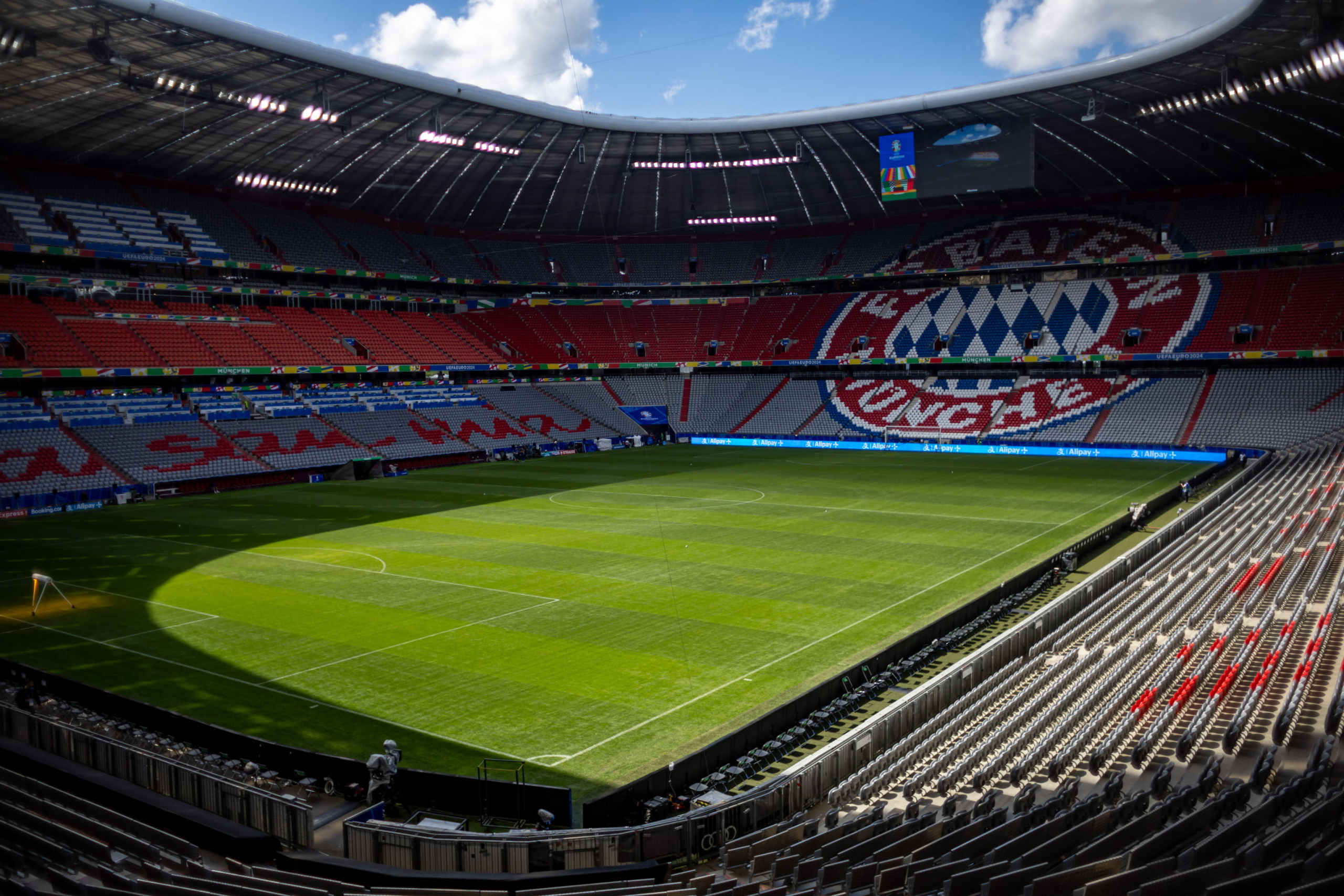 epa11407899 A general view of the Allianz Arena, on the eve of the UEFA EURO 2024 opening match between Germany and Scotland, in Munich, Germany, 13 June 2024. The UEFA EURO 2024 runs from 14 June to 14 July in Germany.  EPA/MARTIN DIVISEK