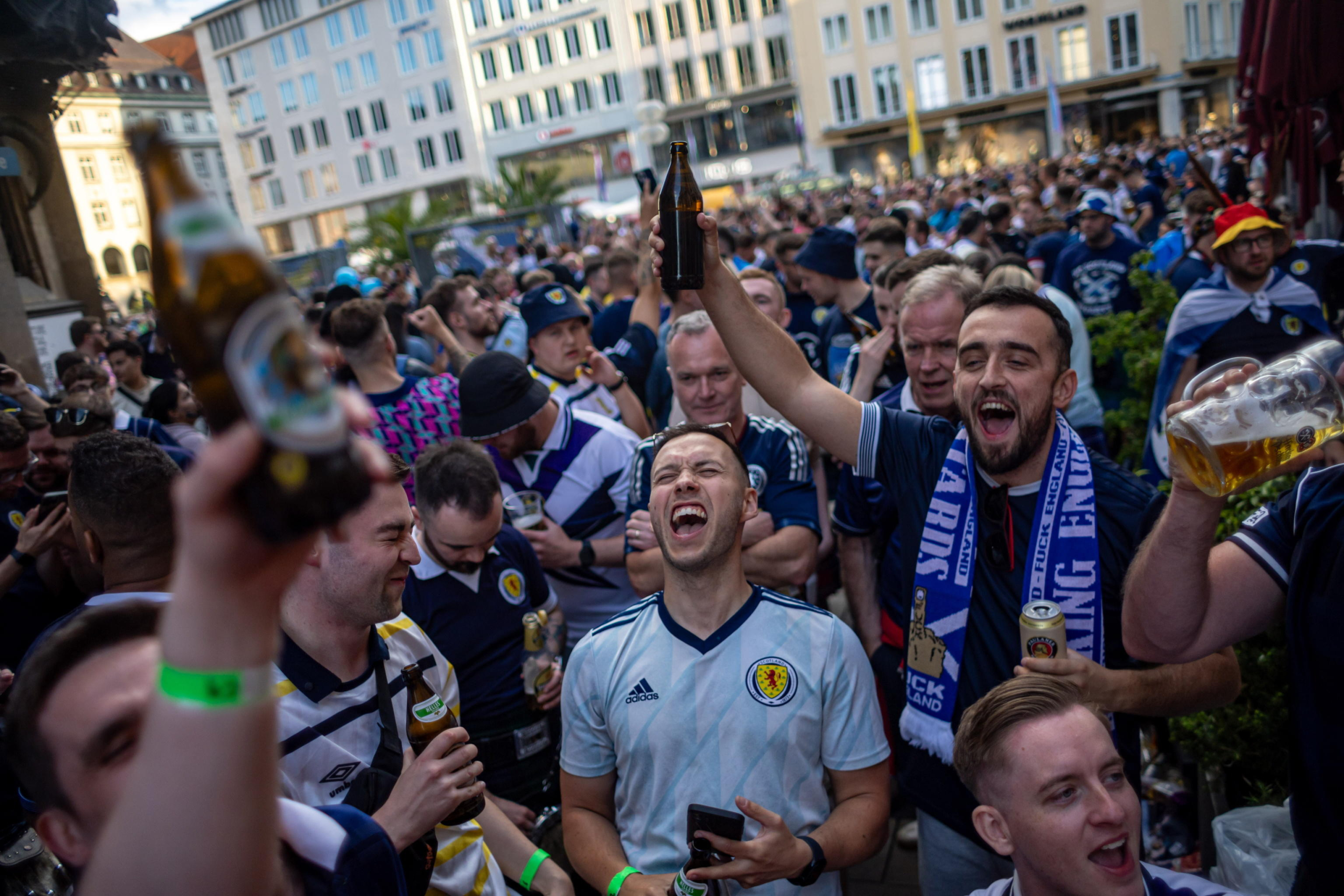 epa11408457 Fans of Scotland cheer in the city center on the eve of the UEFA EURO 2024 opening match between Germany and Scotland, in Munich, Germany, 13 June 2024. The UEFA EURO 2024 runs from 14 June to 14 July in Germany.  EPA/MARTIN DIVISEK