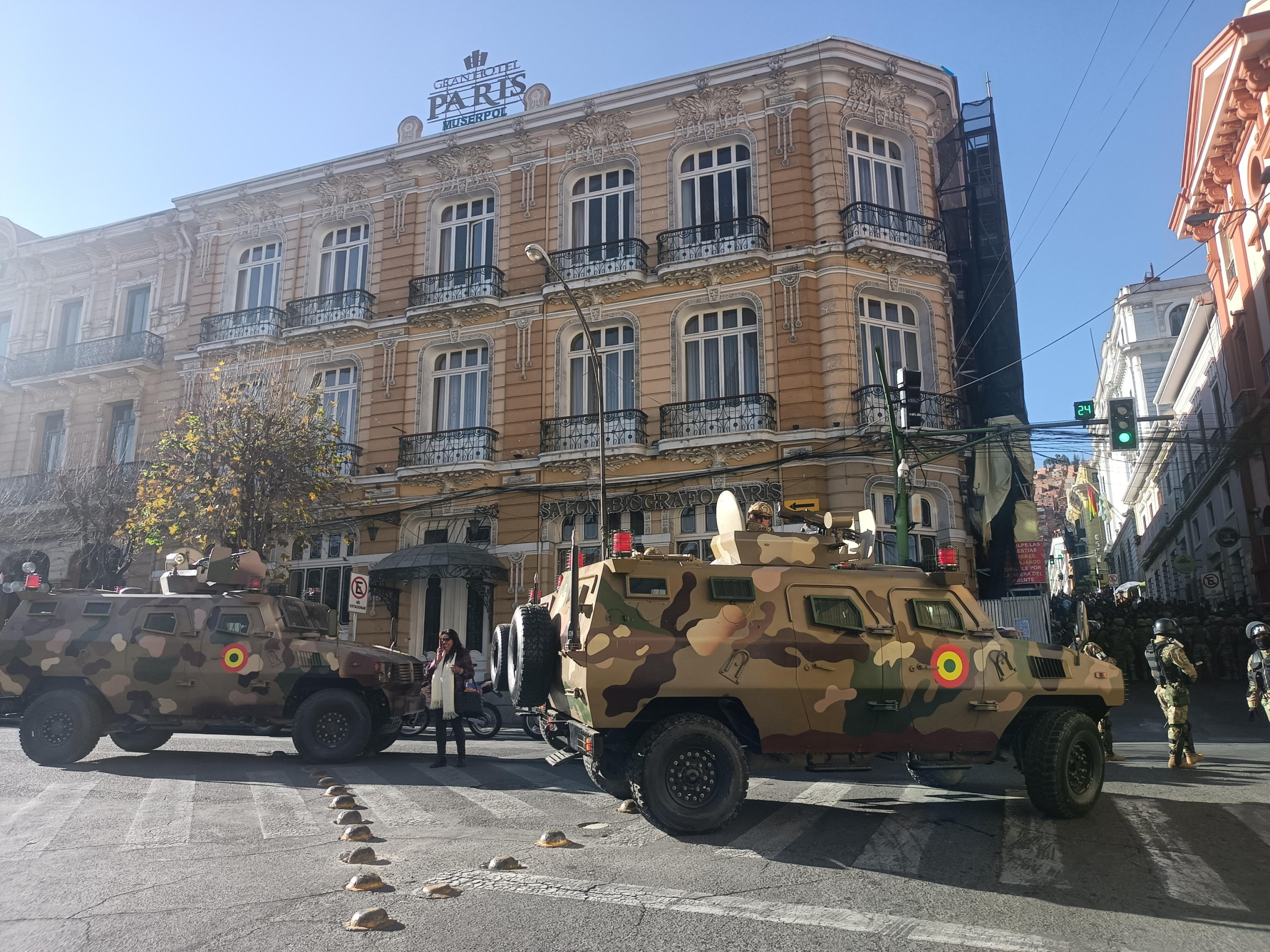 epa11440389 Two military armored vehicles in front of the headquarters of the Government in La Paz, Bolivia, 26 June 2024. Bolivia's President Luis Arce denounced the 'irregular mobilization' of some units of the Bolivian military, he wrote in a post on social media. The vice president of Bolivia David Choquehuanca announced a 'coup d'etat' is taking place against the Government of Luis Arce, after a tank forcibly entered the Executive headquarters in the city of La Paz.  EPA/Luis Gandarillas