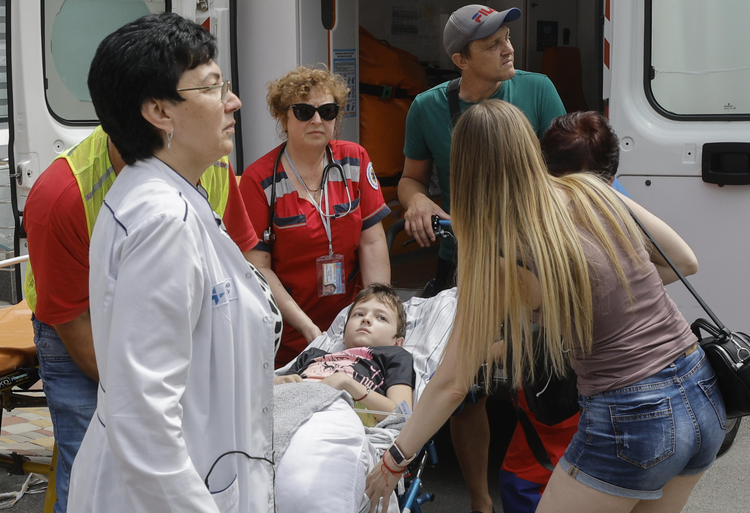 epa11466661 Medics attend to an injured child at the site of a rocket strike on the 'Okhmadyt' children's hospital in Kyiv, Ukraine, 08 July 2024 amid the undoing Russian invasion. Russia massively attacked Ukraine with missiles 08 July, striking Kyiv, Dnipro, Kryvyi Rih, Sloviansk and Kramatorsk. More than 40 missiles of different types were launched, striking residential buildings, infrastructure and the children's hospital. At least seven people were killed and 25 injured as result of shelling in Kyiv according to the State Emergency Service report.  EPA/SERGEY DOLZHENKO