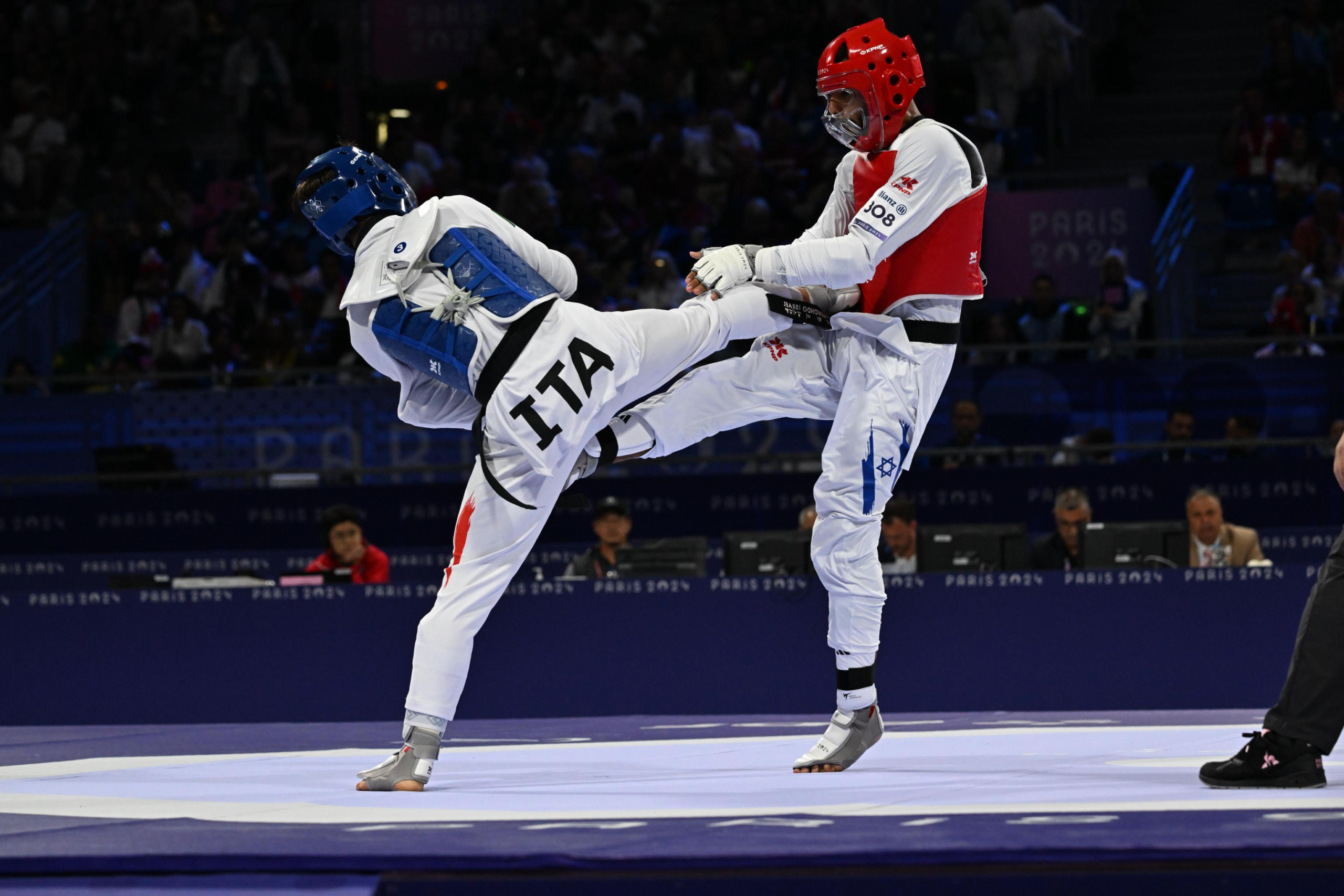 Antonino Bossolo alle Paralimpiadi di Parigi, 30 agosto 2024.
Antonino Bossolo ha conquistato la medaglia di bronzo nella finale del torneo di taekwondo K44 -63kg ai Giochi paralimpici di Parigi. Al Grand Palais, un risultato storico per l'Italia che non aveva mai vinto una medaglia nella disciplina. Il lottatore palermitano ha avuto la meglio per 18-13 sull'israeliano Adnan Milad, numero 8 nel world ranking.
ANSA/CIP/EVA PAVIA GOMEZ
+++ HANDOUT PHOTO - NO SALES - EDITORIAL USE ONLY - NPK+++