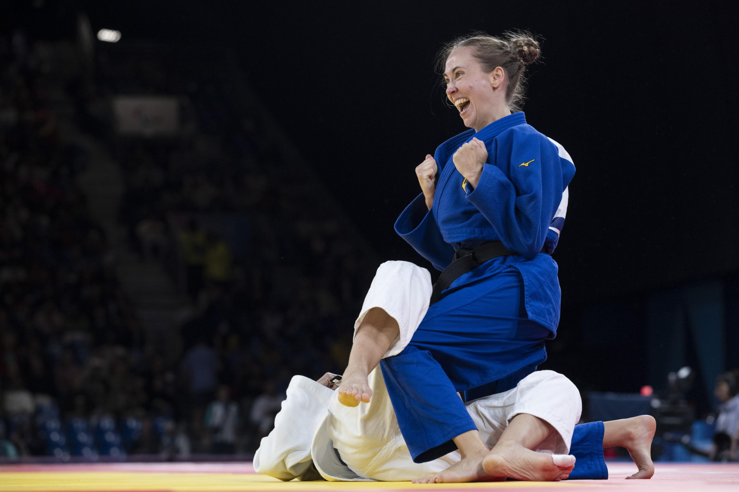 epa11586568 Isabell Thal of Germany reacts after winning against Carmen Brussig of Switzerland during the Para Judo Women -48 kg J2 Final of Repechage match in the Champ-de-Mars at the 2024 Paris Summer Paralympics Games in Paris, France, 05 September 2024.  EPA/ENNIO LEANZA