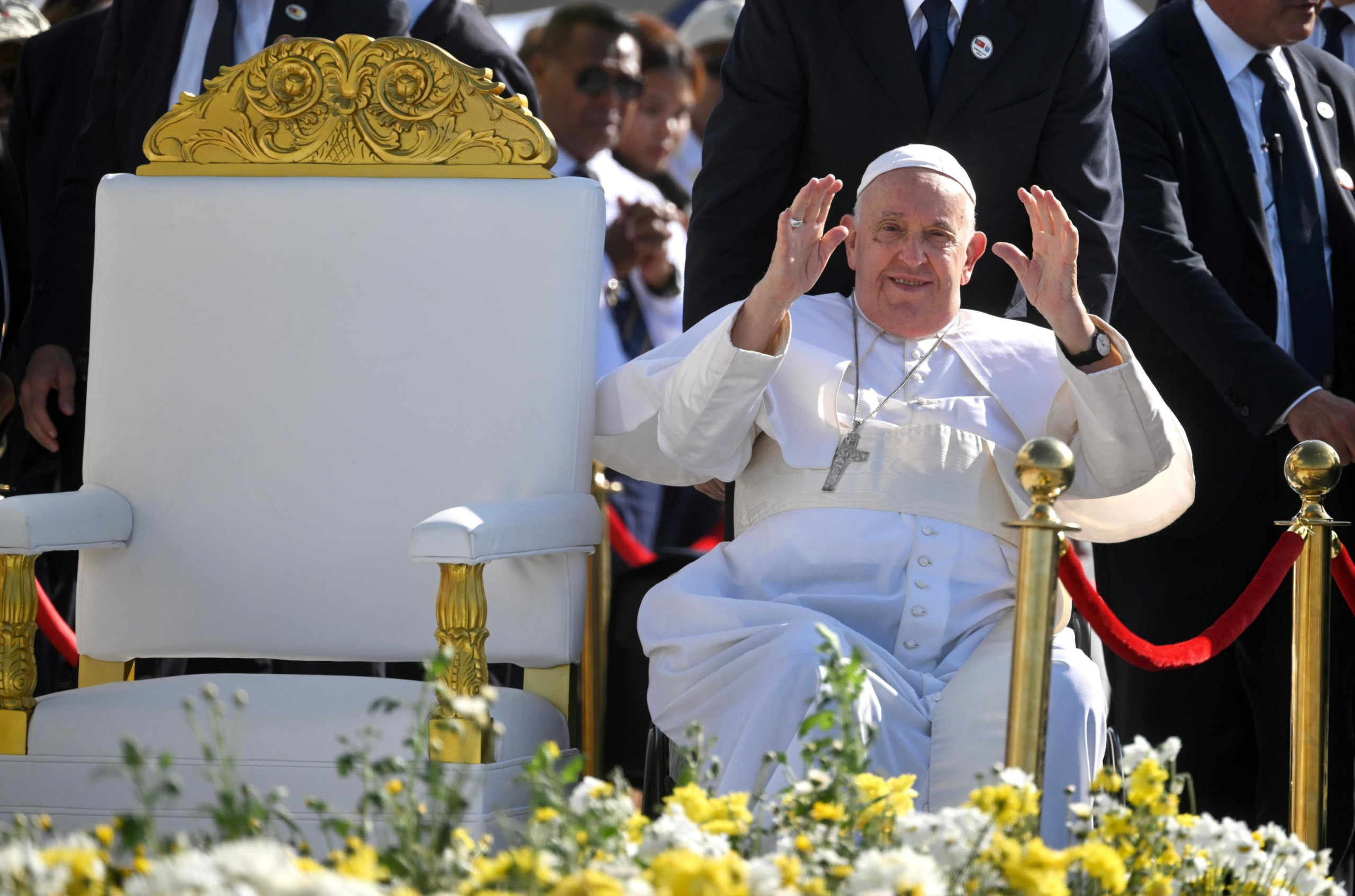 Papa Francesco celebra la messa nella Spianata di Taci Tolu, Dili, Timor Est, 10 settembre 2024. ANSA/ALESSANDRO DI MEO
 
Pope Francis leads a mass at the Esplanade of Taci Tolu, Dili, East Timor, 10 September 2024. ANSA/ALESSANDRO DI MEO.