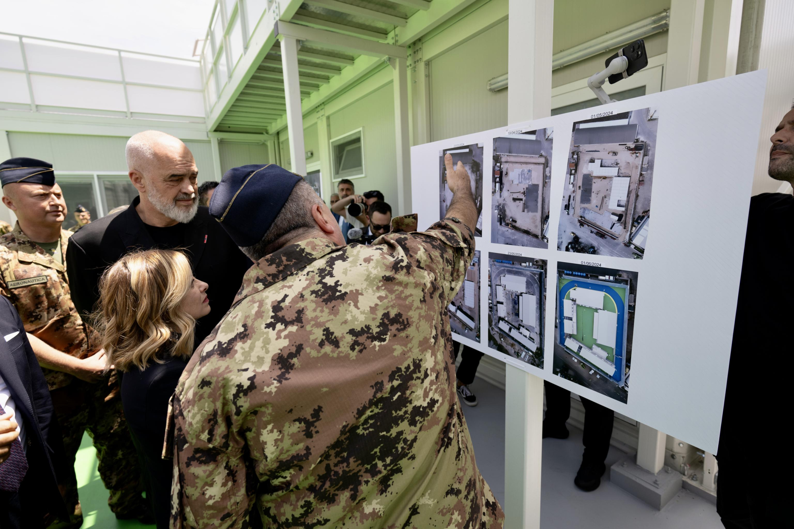 La premier Giorgia Meloni e il primo ministro albanese Edi Rama al porto di Shengjin per una visita all'hospot destinato alle procedure di ingresso dei migranti, realizzato in base al Protocollo fra Italia e Albania, 05 giugno 2024./// Italian Prime Minister Giorgia Meloni and Albanian Prime Minister Edi Rama at the port of Shengjin for a visit to the hotspot intended for the entry procedures of migrants, created on the basis of the Protocol between Italy and Albania, 05 June 2024.
ANSA/ UFFICIO STAMPA PRESIDENZA DEL CONSIGLIO/ FILIPPO ATTILI
+++ ANSA PROVIDES ACCESS TO THIS HANDOUT PHOTO TO BE USED SOLELY TO ILLUSTRATE   NEWS REPORTING OR COMMENTARY ON THE FACTS OR EVENTS DEPICTED IN THIS IMAGE; NO   ARCHIVING; NO LICENSING +++ NPK +++