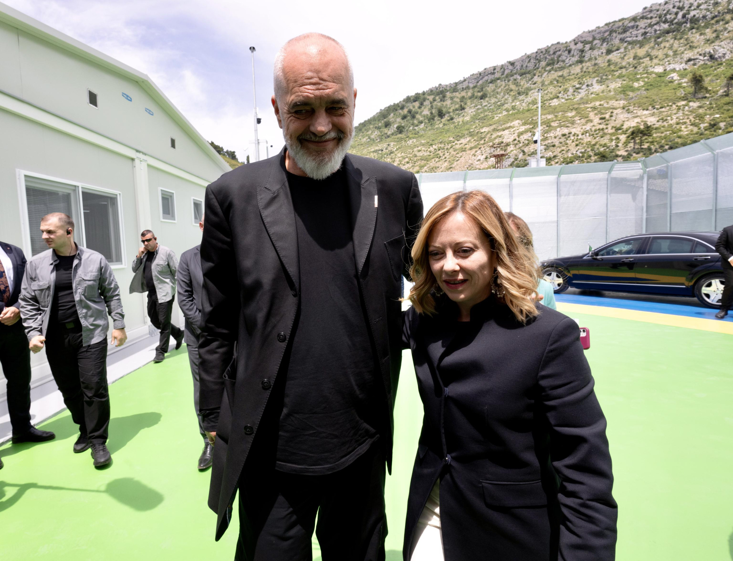 La premier Giorgia Meloni e il primo ministro albanese Edi Rama al porto di Shengjin per una visita all'hospot destinato alle procedure di ingresso dei migranti, realizzato in base al Protocollo fra Italia e Albania, 05 giugno 2024./// Italian Prime Minister Giorgia Meloni and Albanian Prime Minister Edi Rama at the port of Shengjin for a visit to the hotspot intended for the entry procedures of migrants, created on the basis of the Protocol between Italy and Albania, 05 June 2024.
ANSA/ UFFICIO STAMPA PRESIDENZA DEL CONSIGLIO/ FILIPPO ATTILI
+++ ANSA PROVIDES ACCESS TO THIS HANDOUT PHOTO TO BE USED SOLELY TO ILLUSTRATE   NEWS REPORTING OR COMMENTARY ON THE FACTS OR EVENTS DEPICTED IN THIS IMAGE; NO   ARCHIVING; NO LICENSING +++ NPK +++