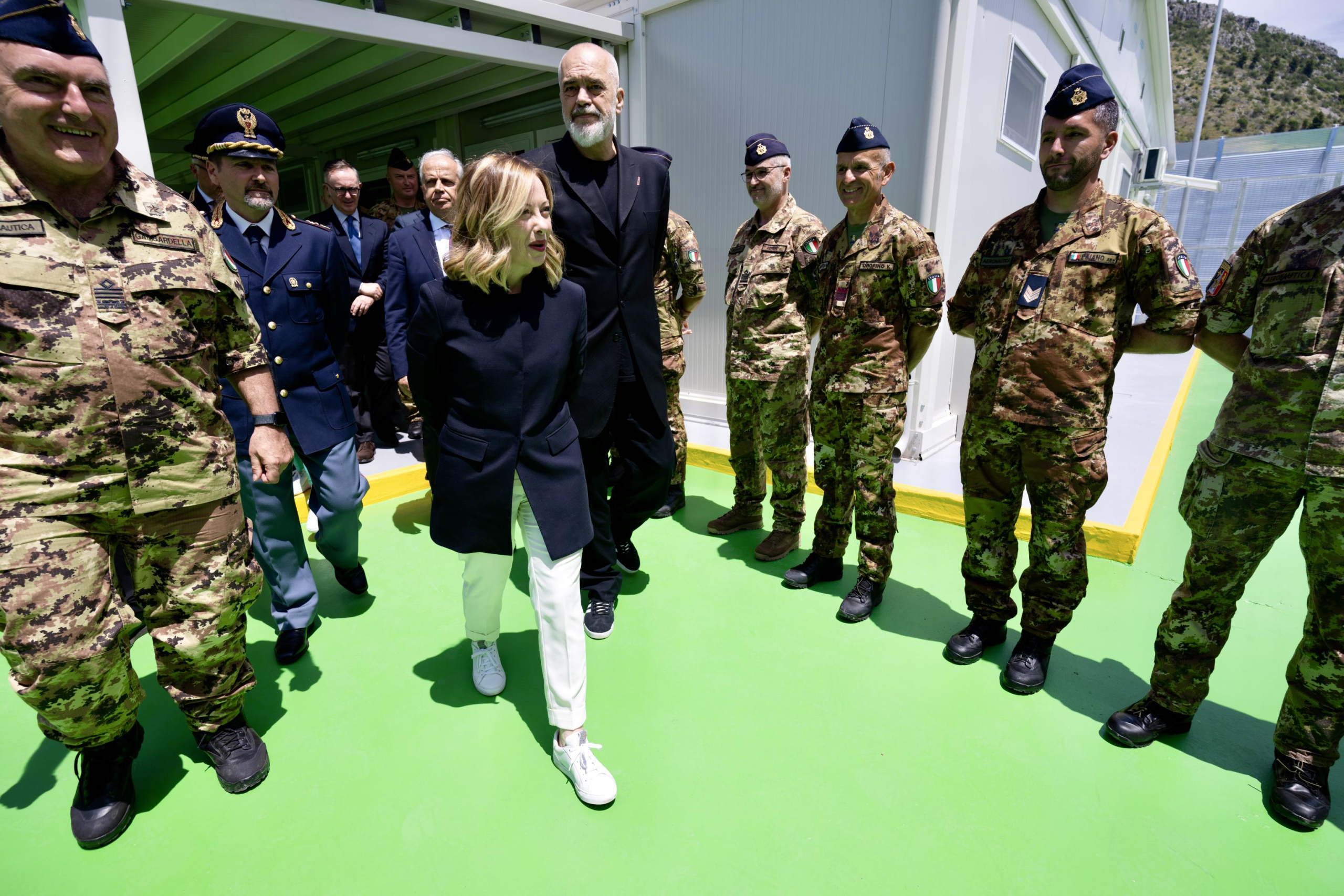 La premier Giorgia Meloni e il primo ministro albanese Edi Rama al porto di Shengjin per una visita all'hospot destinato alle procedure di ingresso dei migranti, realizzato in base al Protocollo fra Italia e Albania, 05 giugno 2024./// Italian Prime Minister Giorgia Meloni and Albanian Prime Minister Edi Rama at the port of Shengjin for a visit to the hotspot intended for the entry procedures of migrants, created on the basis of the Protocol between Italy and Albania, 05 June 2024.
ANSA/ UFFICIO STAMPA PRESIDENZA DEL CONSIGLIO/ FILIPPO ATTILI
+++ ANSA PROVIDES ACCESS TO THIS HANDOUT PHOTO TO BE USED SOLELY TO ILLUSTRATE   NEWS REPORTING OR COMMENTARY ON THE FACTS OR EVENTS DEPICTED IN THIS IMAGE; NO   ARCHIVING; NO LICENSING +++ NPK +++