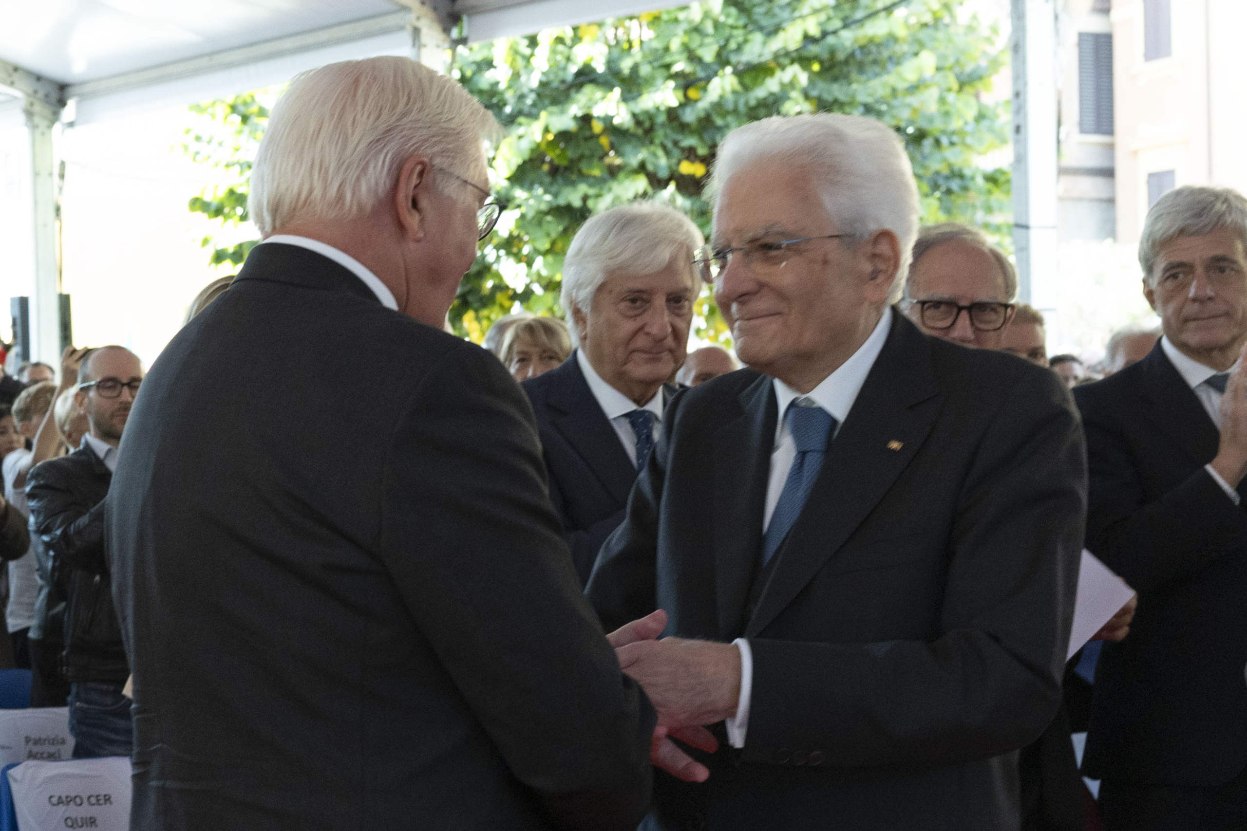 Il Presidente della Repubblica Sergio Mattarella con Frank-Walter Steinmeier, Presidente della Repubblica Federale di Germania, a Marzabotto depongono una corona nella cripto ,in occasione delle celebrazioni per l’80° anniversario degli eccidi di Monte Sole 
(foto di Francesco Ammendola - Ufficio per la Stampa e la Comunicazione della Presidenza della Repubblica)