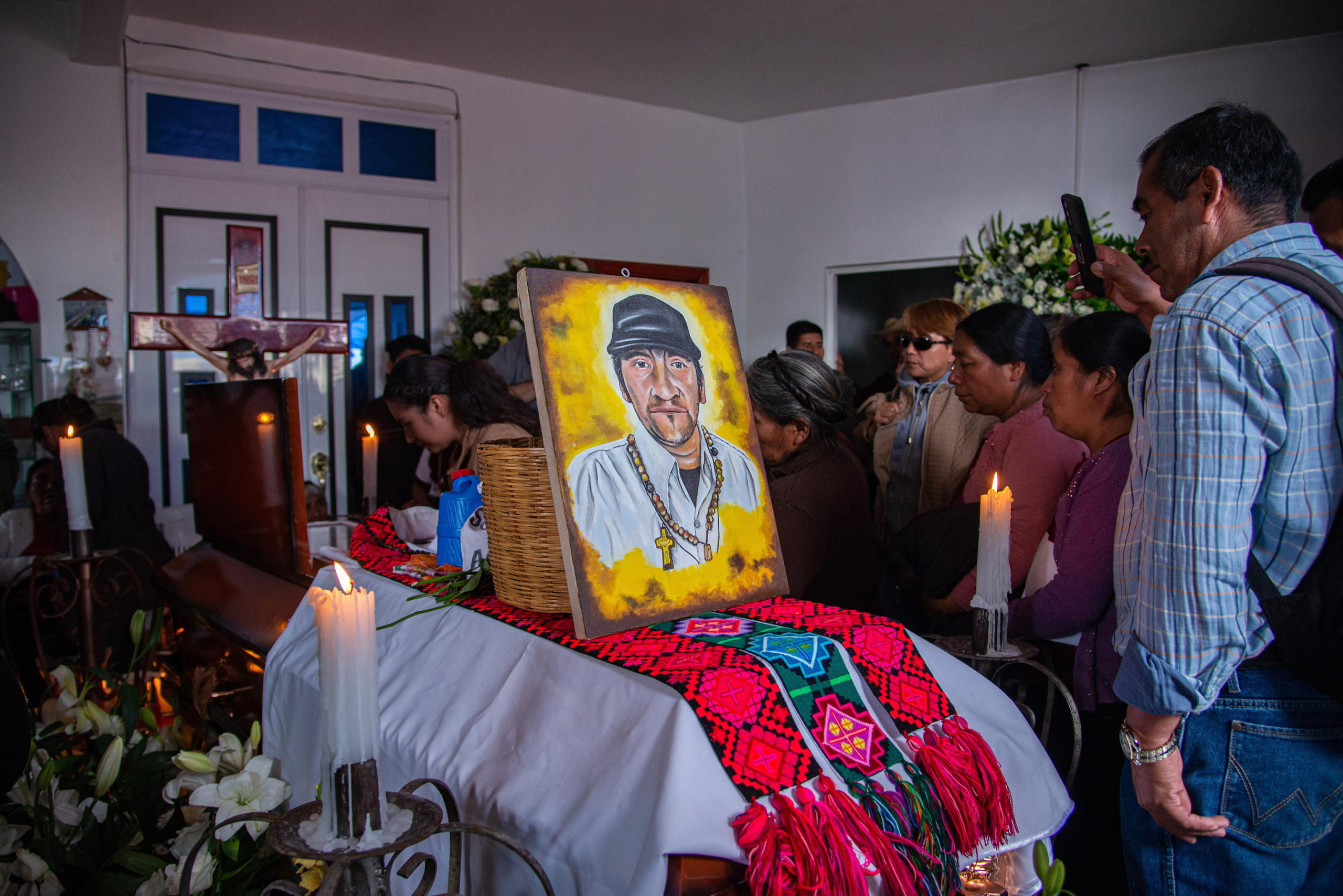 epa11673989 Hundreds of people participate in a mass for the murdered priest Marcelo Perez, in San Andres Larrainzar, Chiapas state, Mexico, 21 October 2024. Civil organizations, indigenous catechists and priests participated in the funeral mass for Father Marcelo Perez, who was shot by a gunman after leaving a church service. According to a statement by the Jesuits, Father Perez was a vocal opponent of organized criminal groups and supporter of indigeonous and worker's rights.  EPA/Carlos López