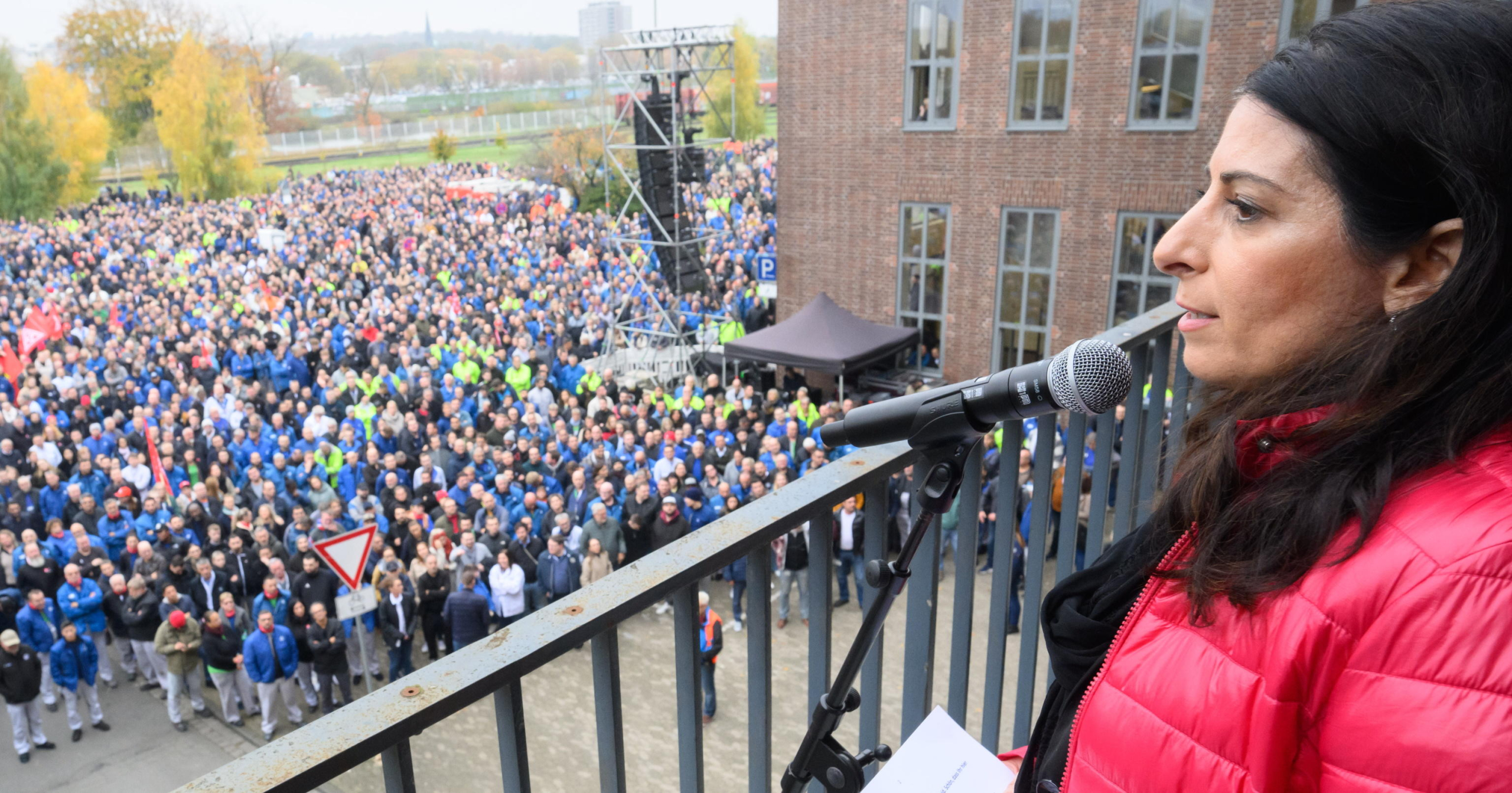 epa11688835 Daniela Cavallo, Chairwoman of the General and Group Works Council of Volkswagen AG participates in an informational event organized by the General Works Council of Volkswagen AG at the company's main plant in Wolfsburg, Germany, 28 October 204. The event will address topics such as wage reductions, possible plant shutdowns, and workforce layoffs.  EPA/JULIAN STRATENSCHULTE / POOL