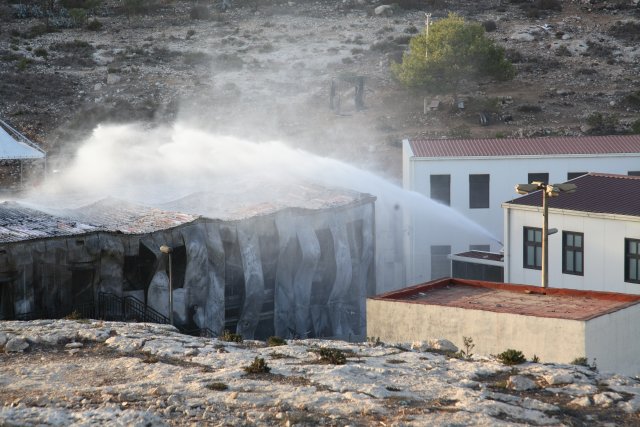 Lampedusa Centro d'accoglienza in fiamme