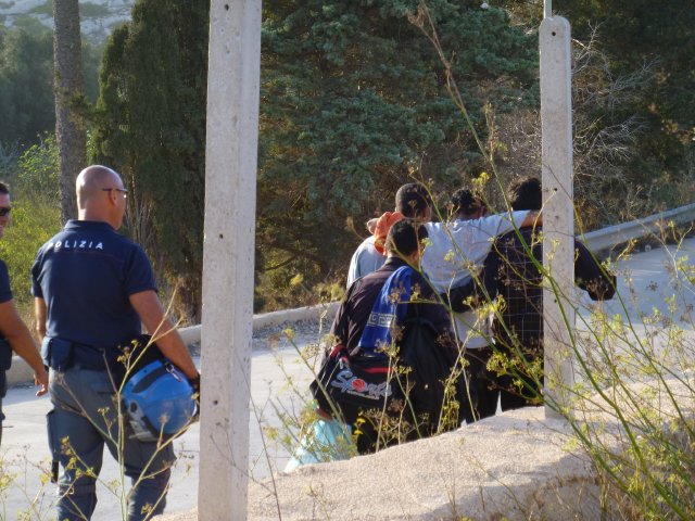 Lampedusa Centro d'accoglienza in fiamme