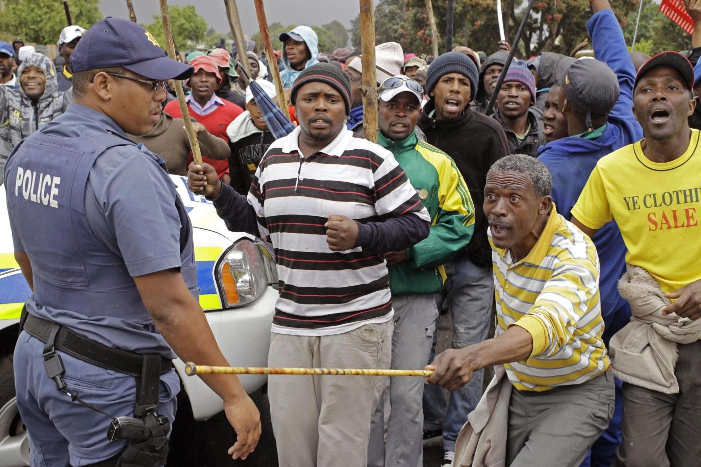 Sudafrica: scontri fra polizia e agricoltori in sciopero