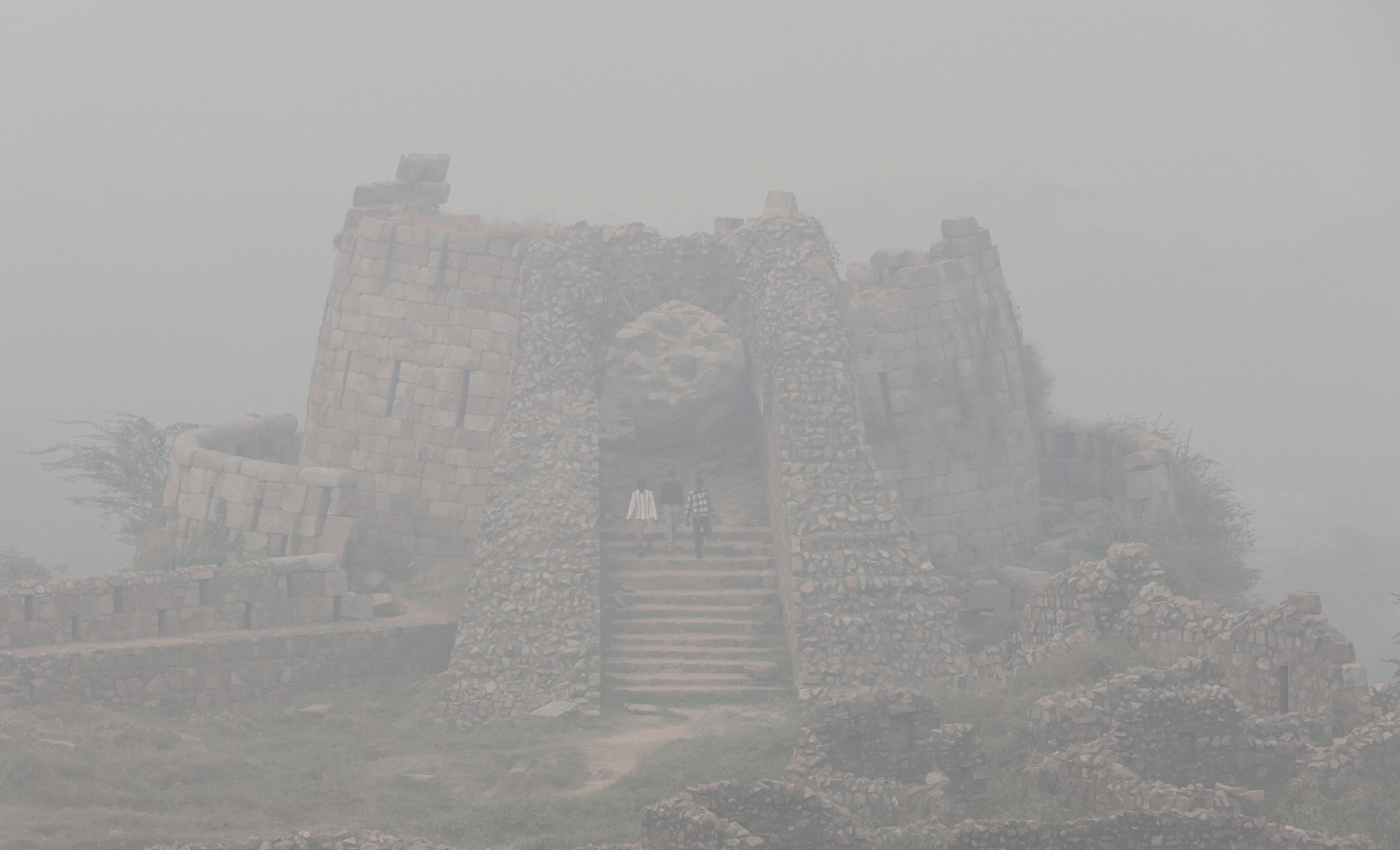 Allarme smog a Nuova Delhi, foto Ansa, EPA/RAJAT GUPTA